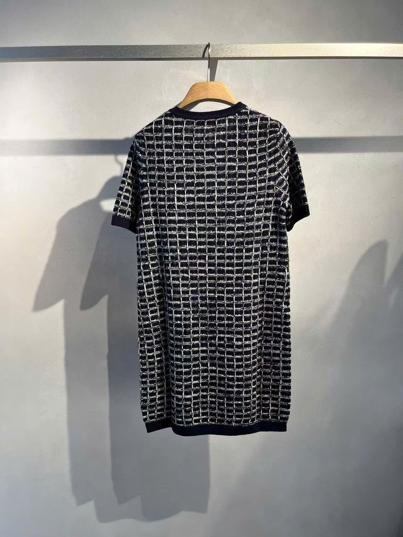  Váy liền thân ô vuông 