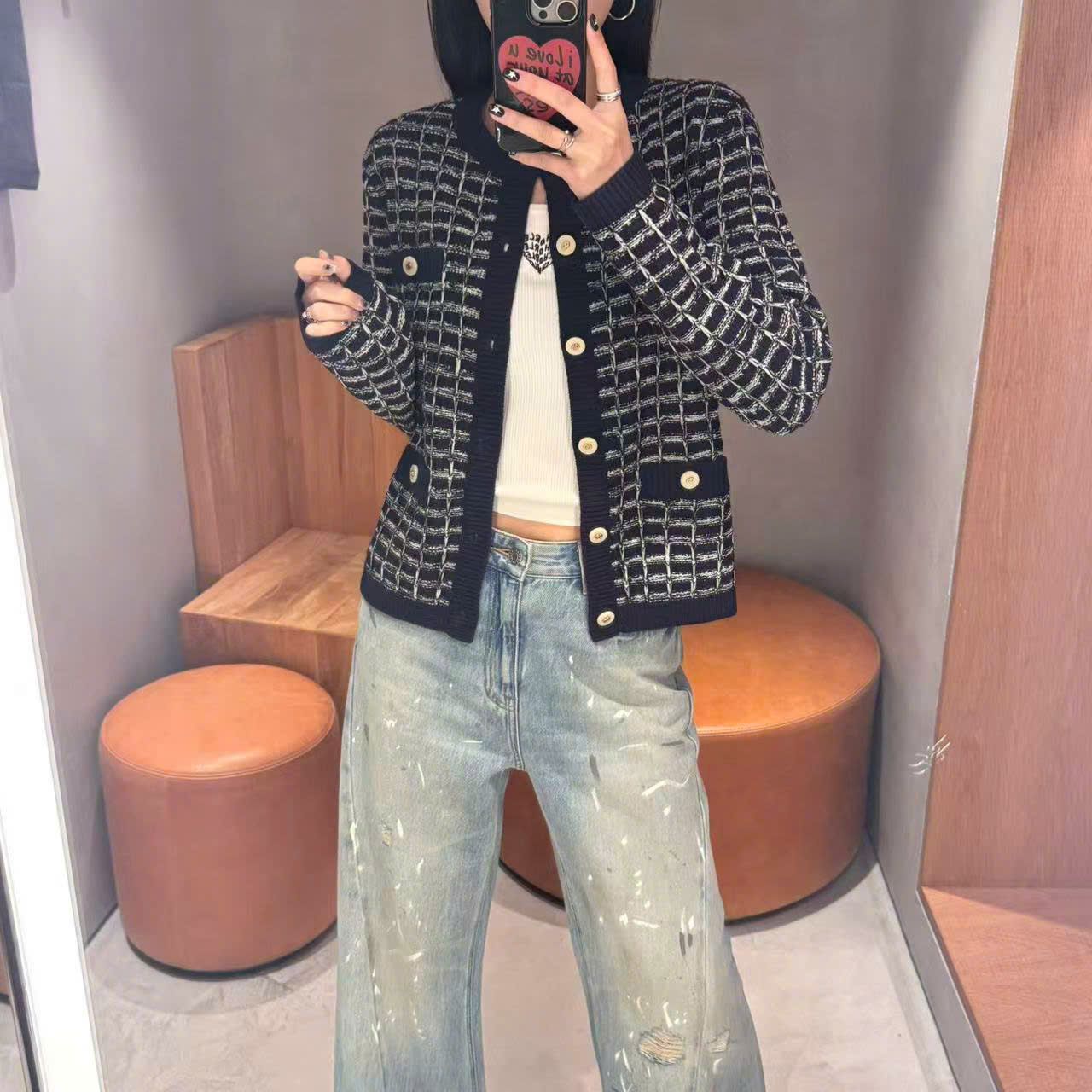  8.Quần Jean ly chéo , vẩy sơn 