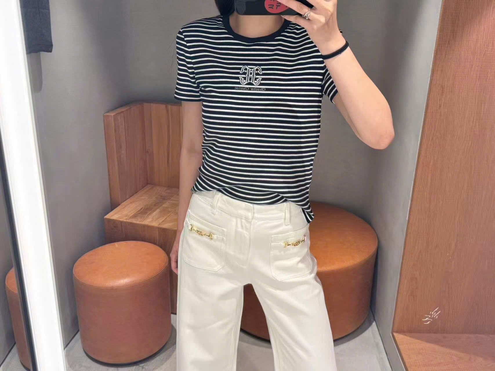  Áo kẻ đen trắng ss25, ngực logo chữ lồng 