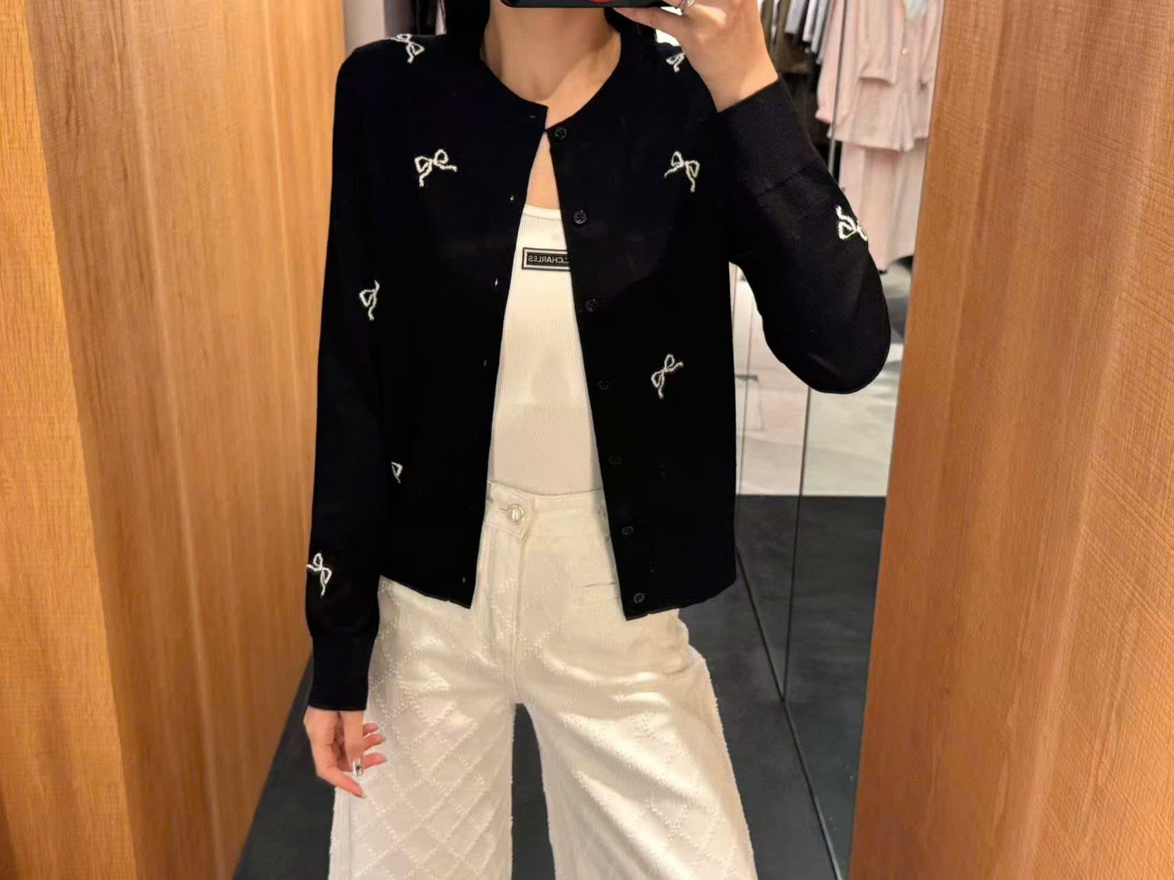  Áo CDG đen nơ trắng, cổ tròn dài tay 