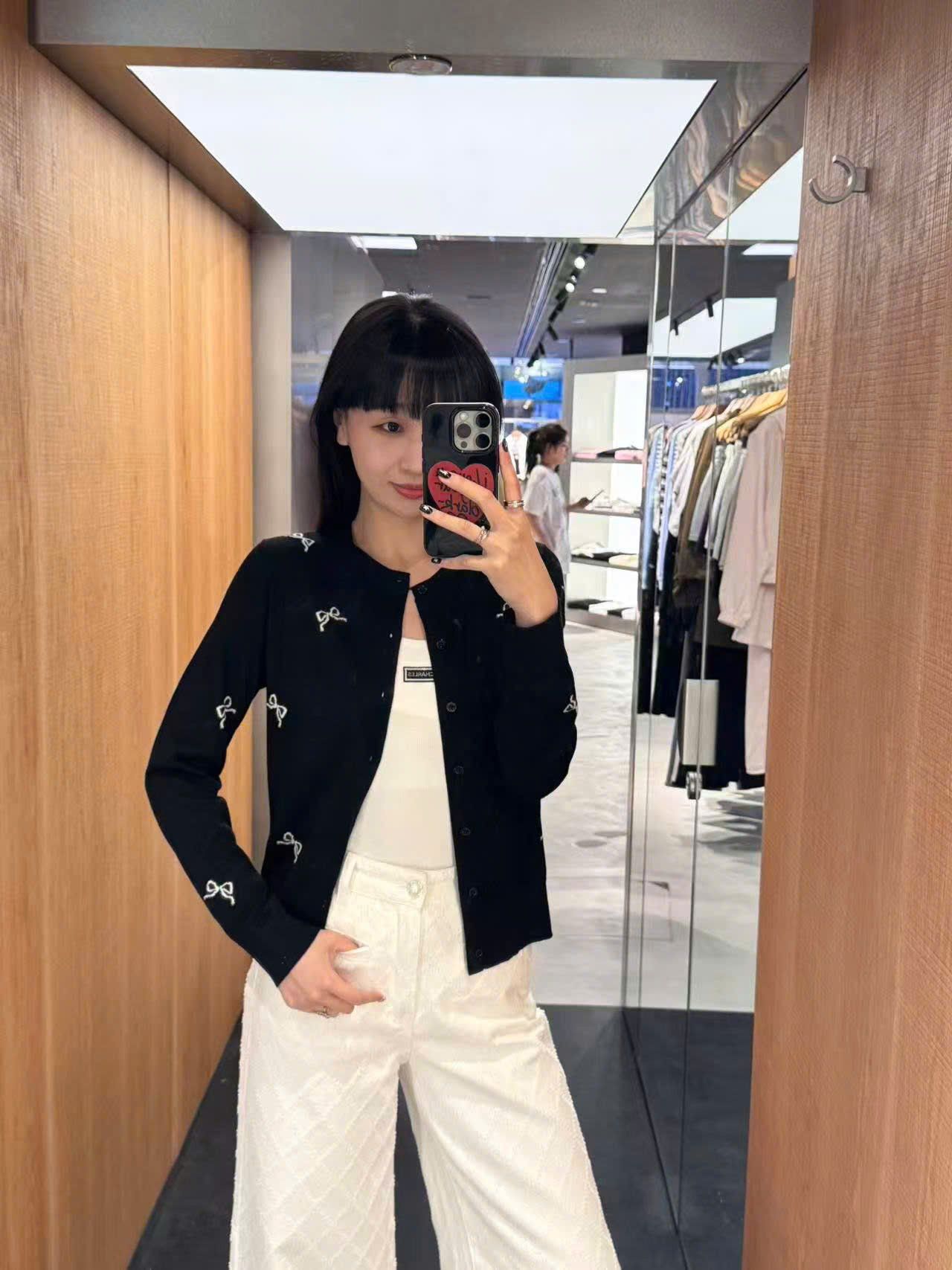  Áo CDG đen nơ trắng, cổ tròn dài tay 