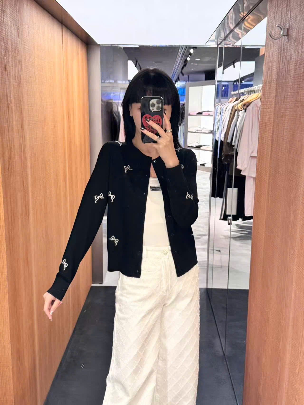  Áo CDG đen nơ trắng, cổ tròn dài tay 