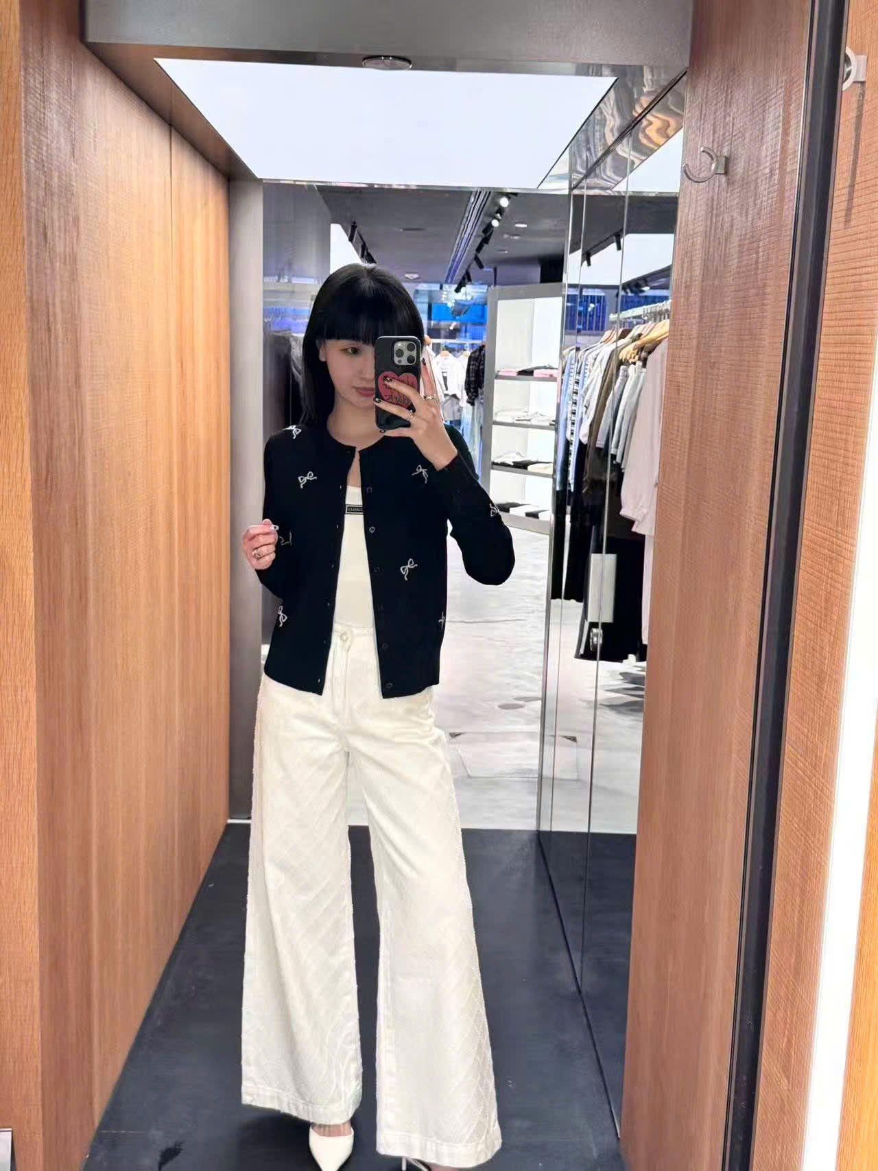  Áo CDG đen nơ trắng, cổ tròn dài tay 