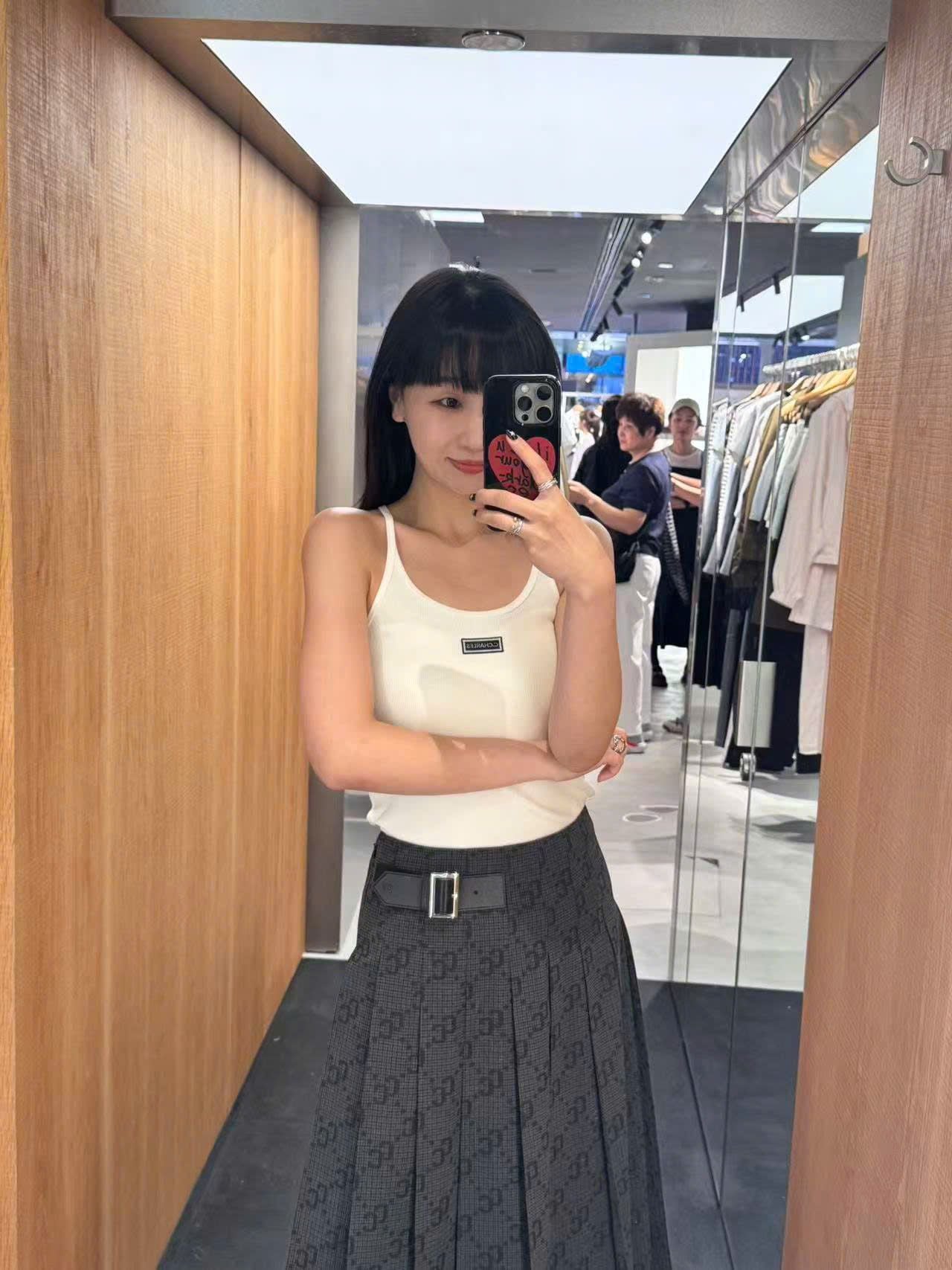  Chân váy dài kèm belt kẻ thoi CC 