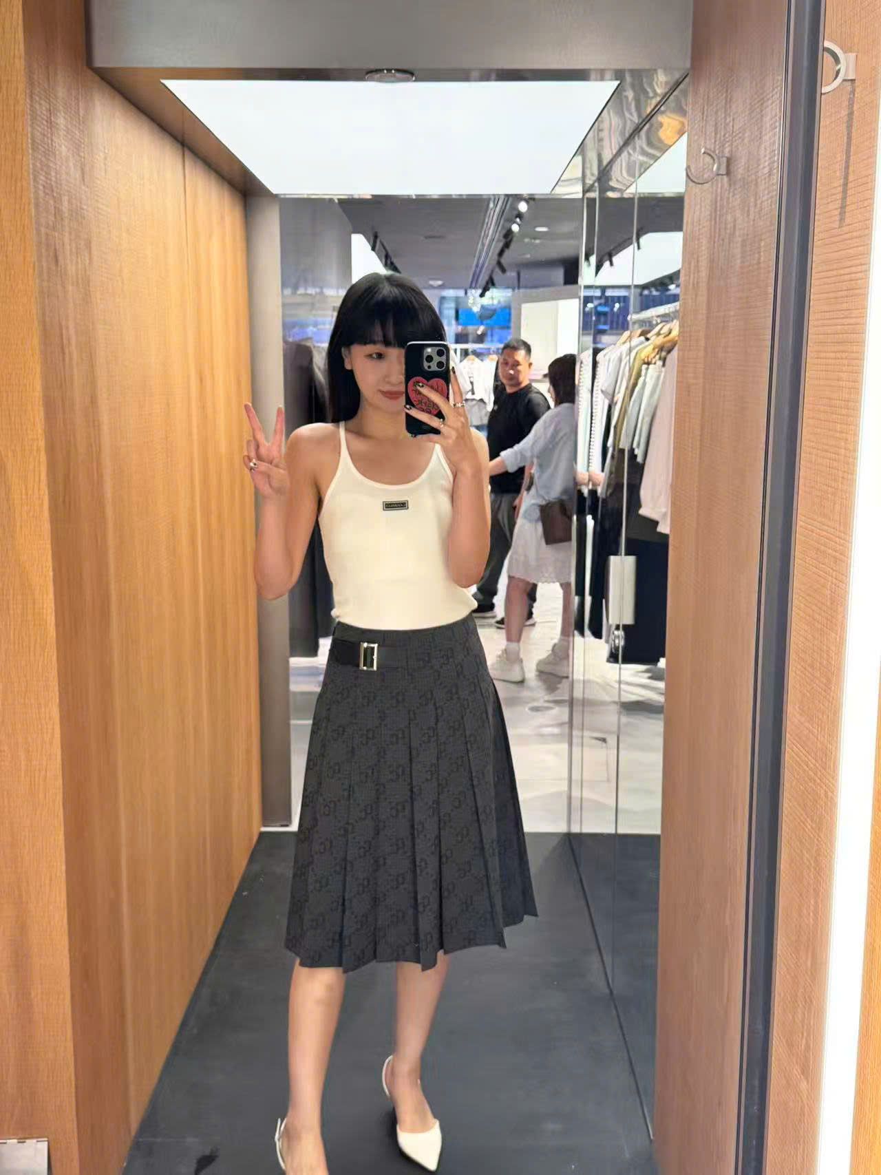  Chân váy dài kèm belt kẻ thoi CC 