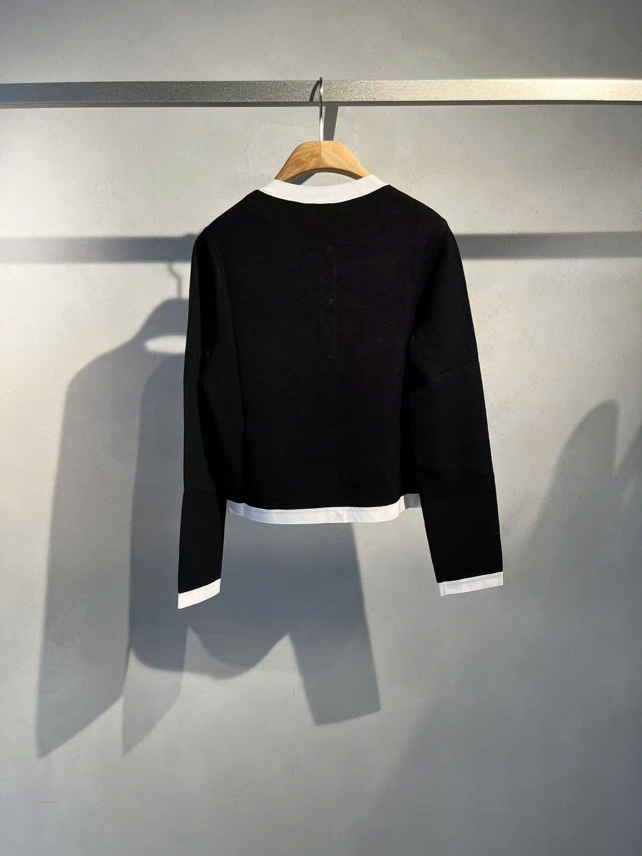  Áo CDG đen dài tay , viền trắng cúc đính đá 