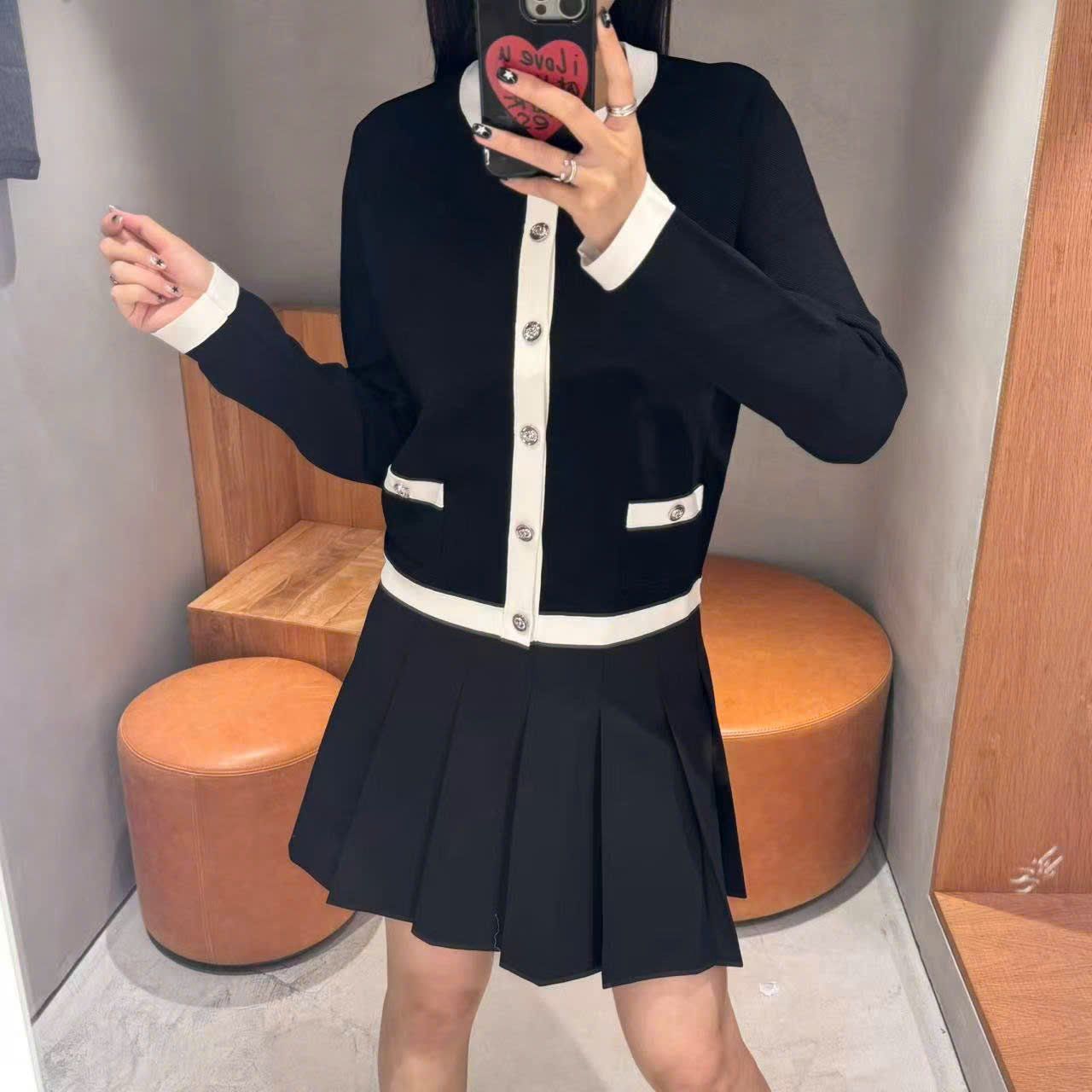  Áo CDG đen dài tay , viền trắng cúc đính đá 