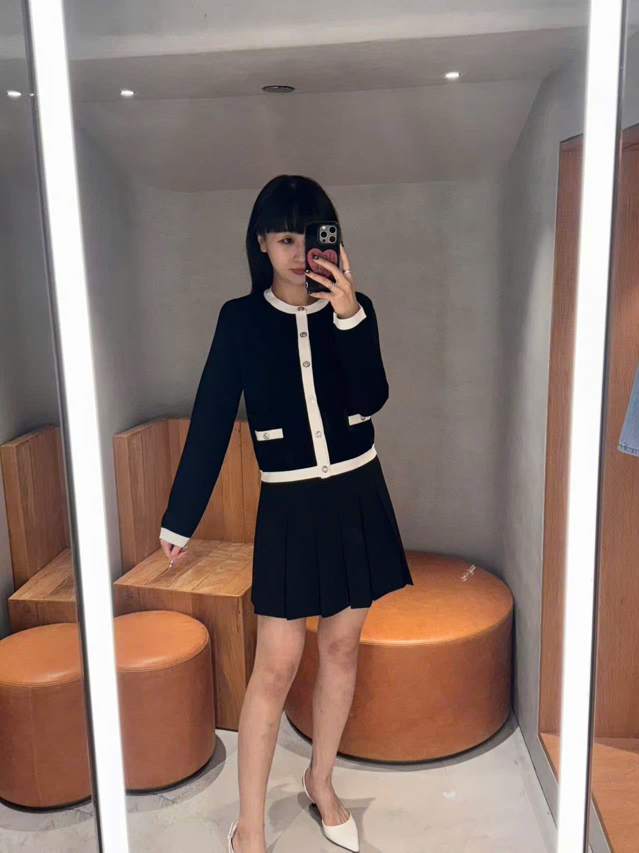  Áo CDG đen dài tay , viền trắng cúc đính đá 