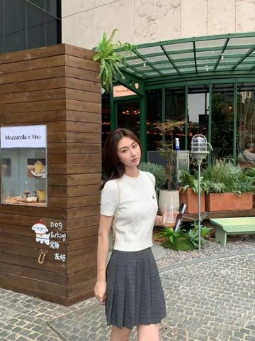  5.Áo trắng, vân sọc túi gấu 1 bên 