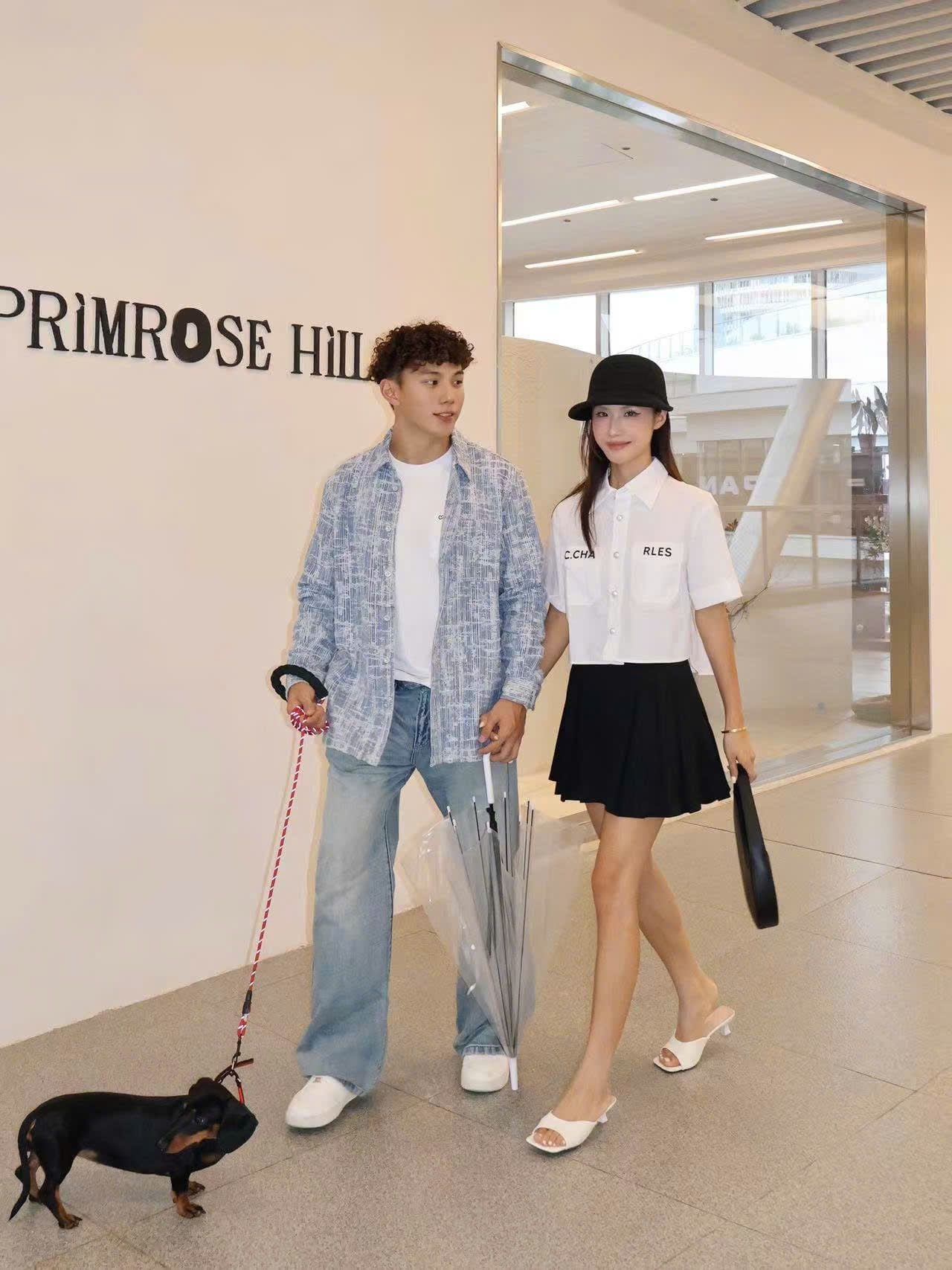  Áo sơmi trắng cúc ngọc, túi chữ 