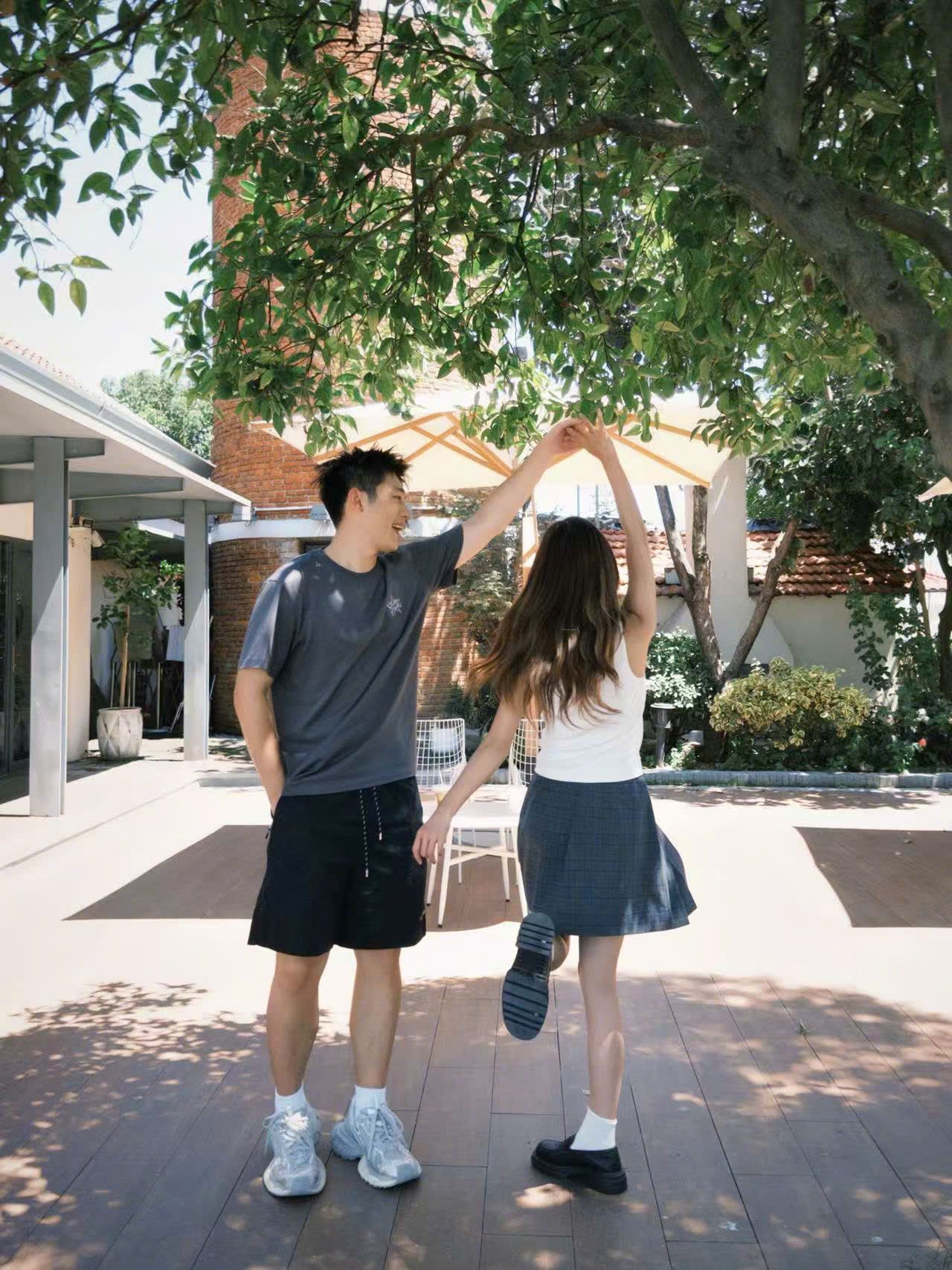  Áo tanktop trắng new ss25 