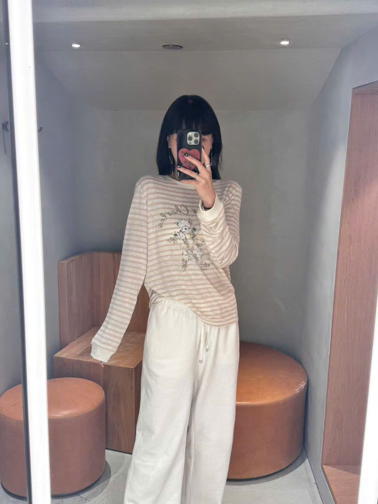  Áo dài tay kẻ nâu, ngực gấu ôm sao 