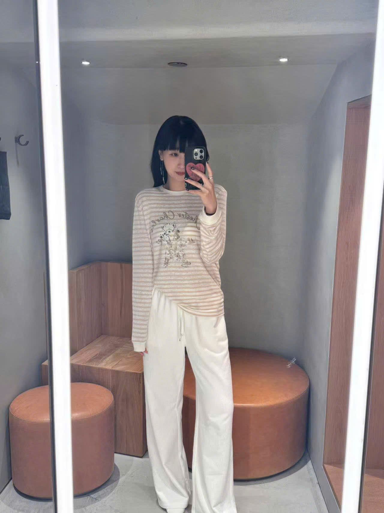  Áo dài tay kẻ nâu, ngực gấu ôm sao 