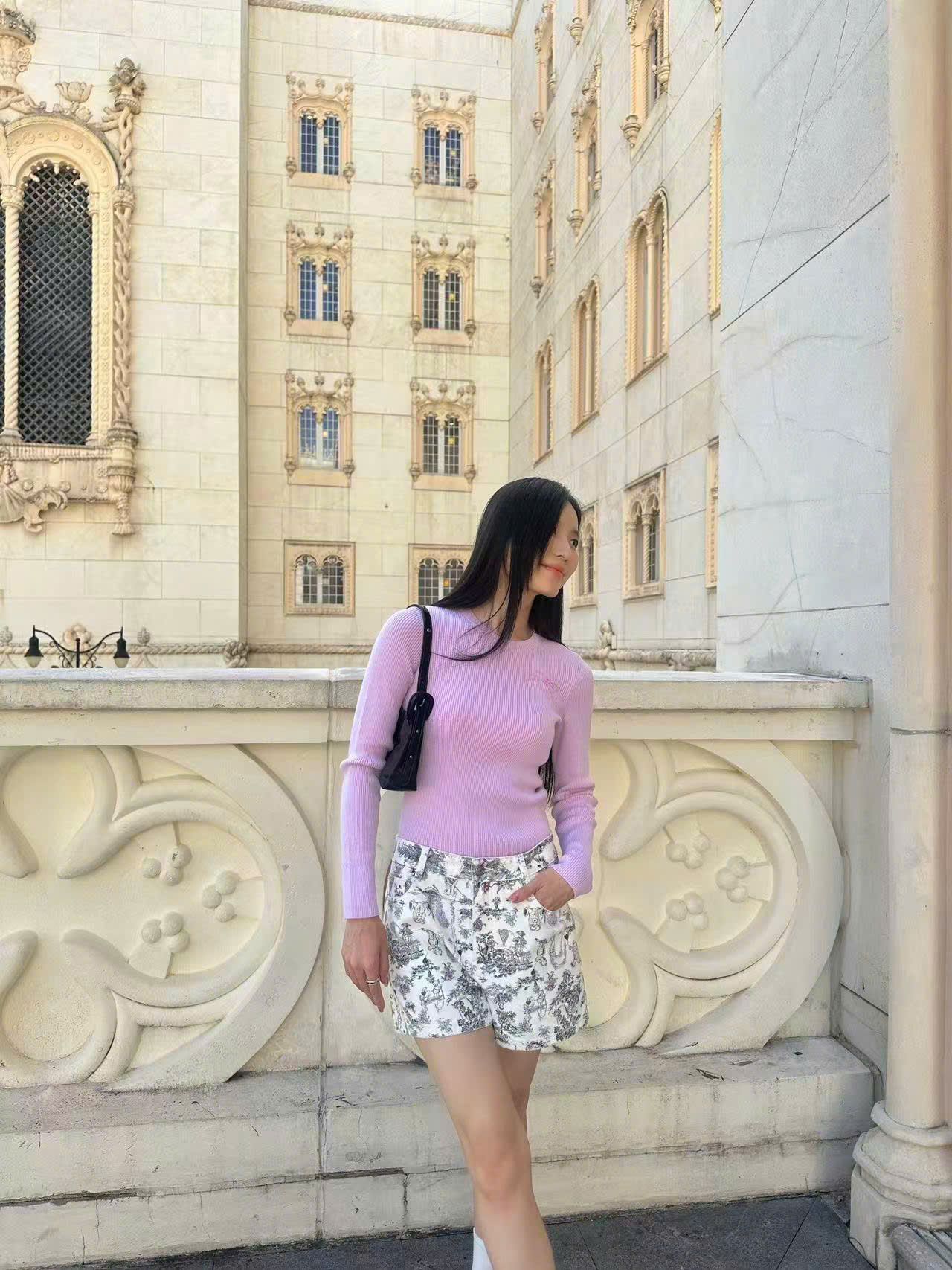  7.Quần sooc trắng - họa tiết gấu 