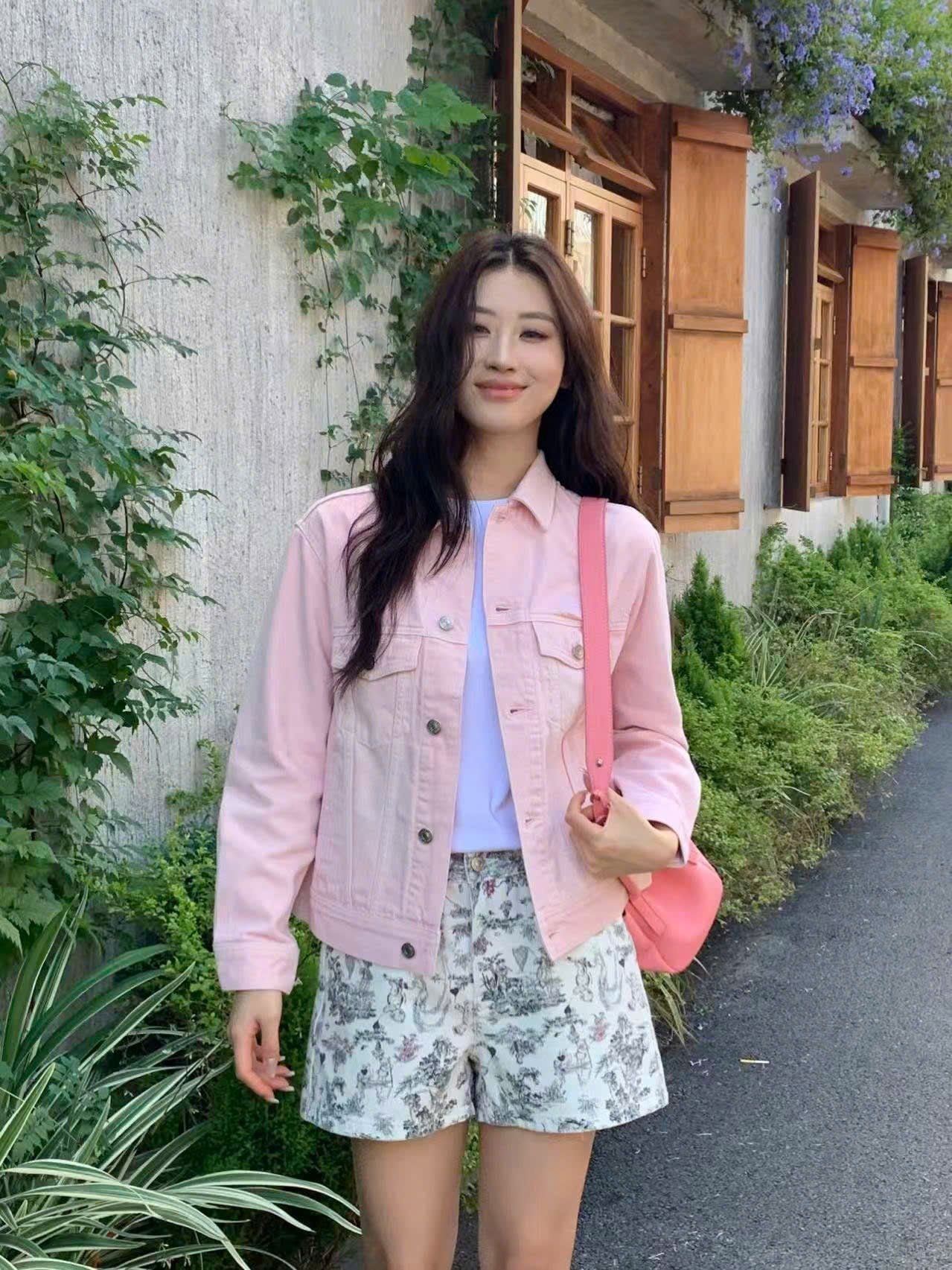  Áo khoác jean hồng 