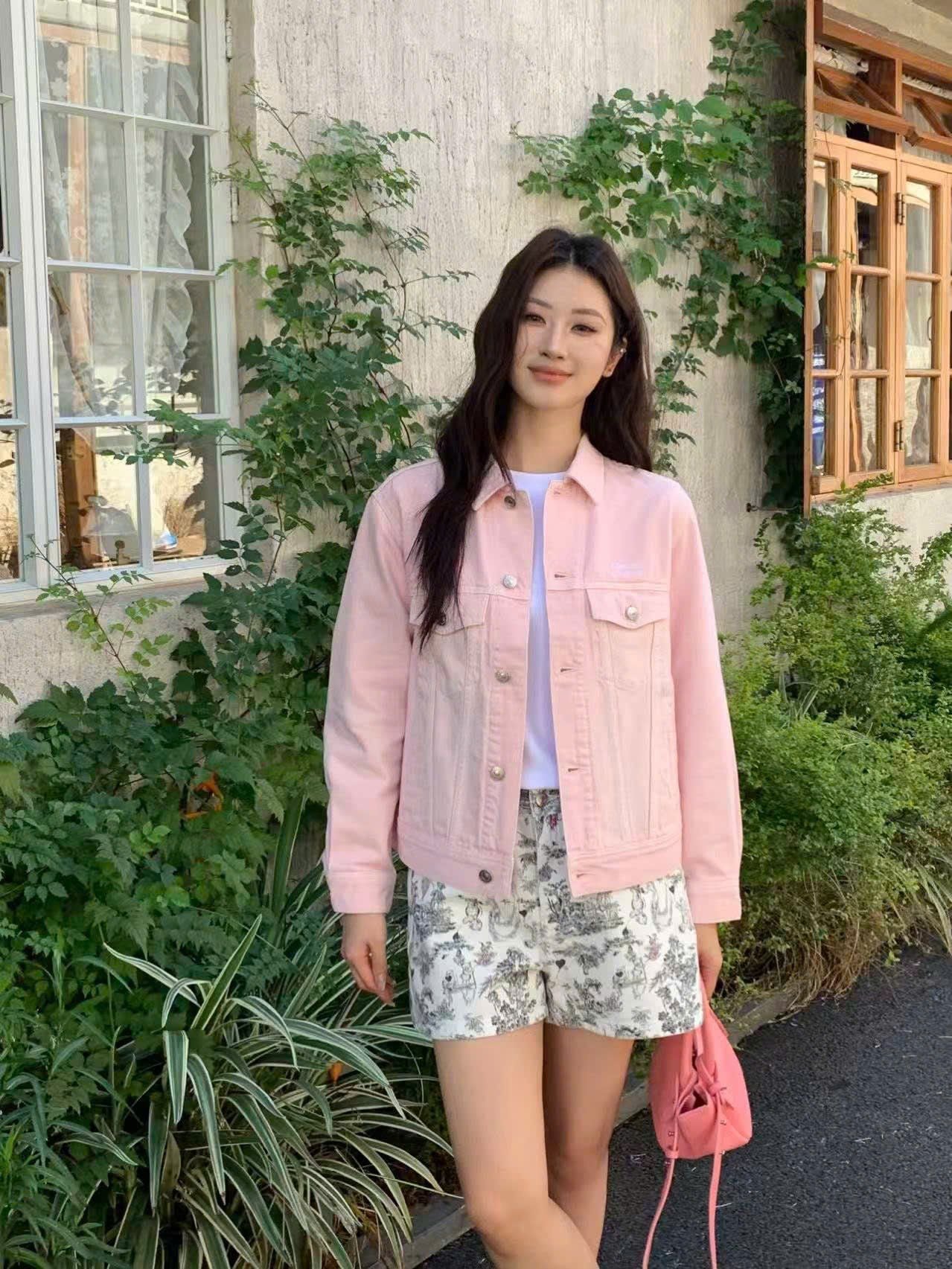  Áo khoác jean hồng 