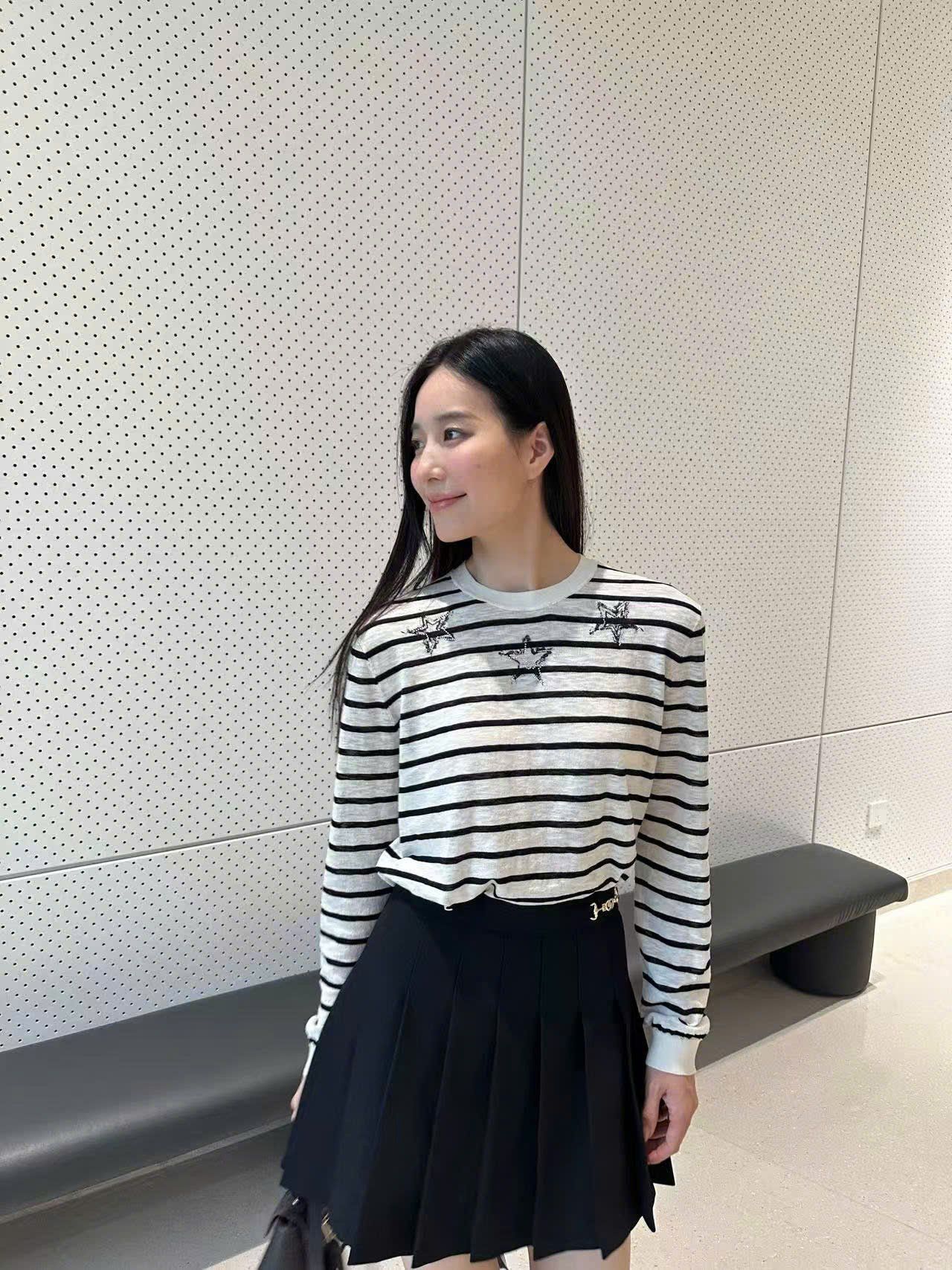  Áo kem kẻ dài tay , 3 ngôi sao ngực 