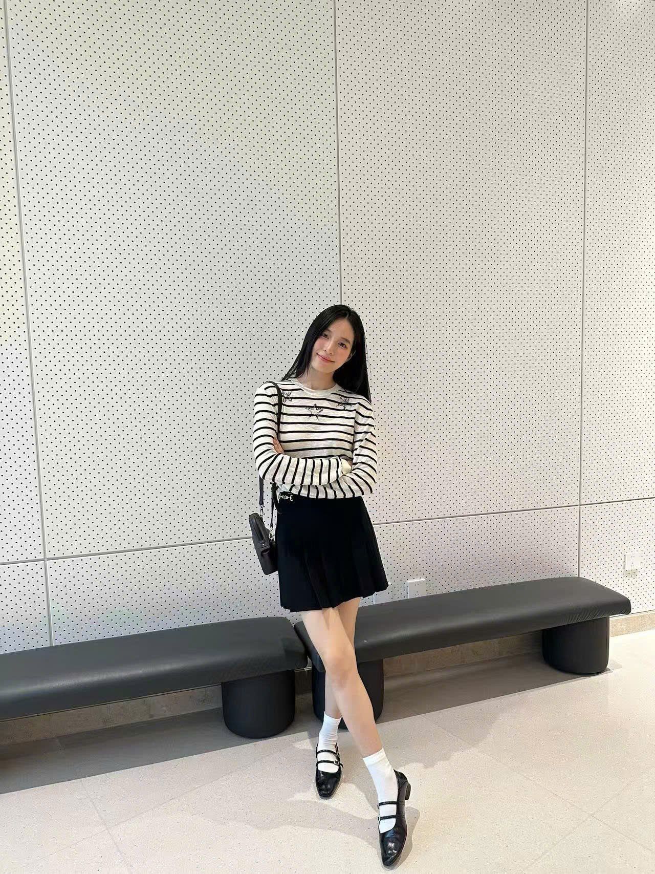  Áo kem kẻ dài tay , 3 ngôi sao ngực 