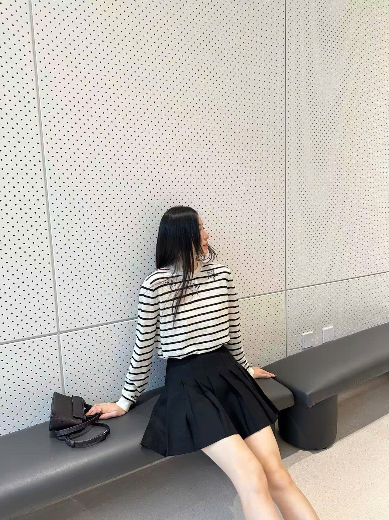  Áo kem kẻ dài tay , 3 ngôi sao ngực 