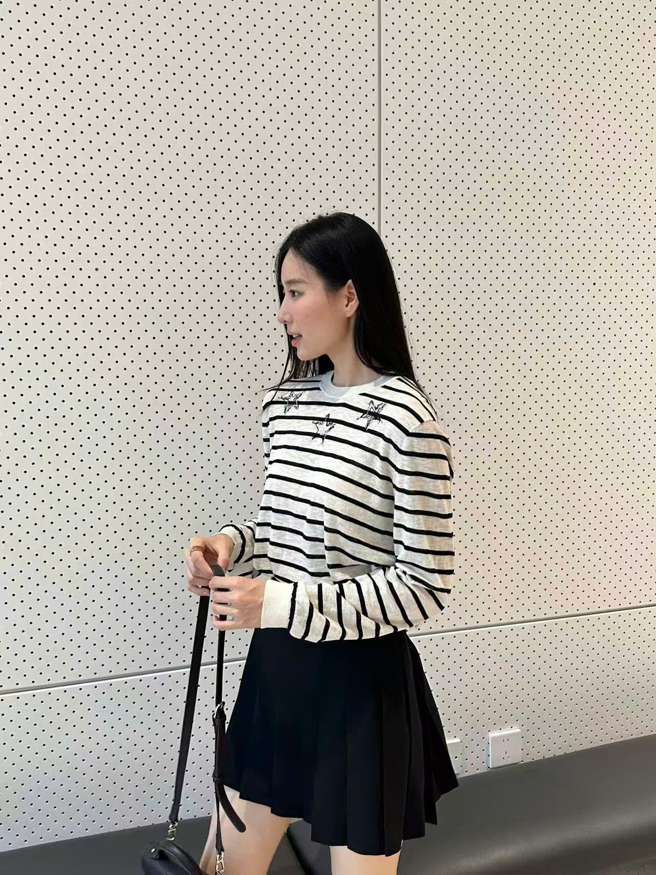  Áo kem kẻ dài tay , 3 ngôi sao ngực 