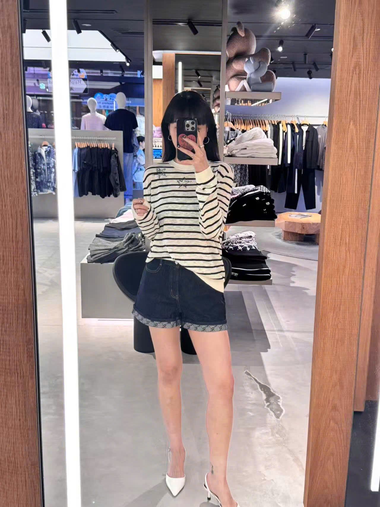  Áo kem kẻ dài tay , 3 ngôi sao ngực 