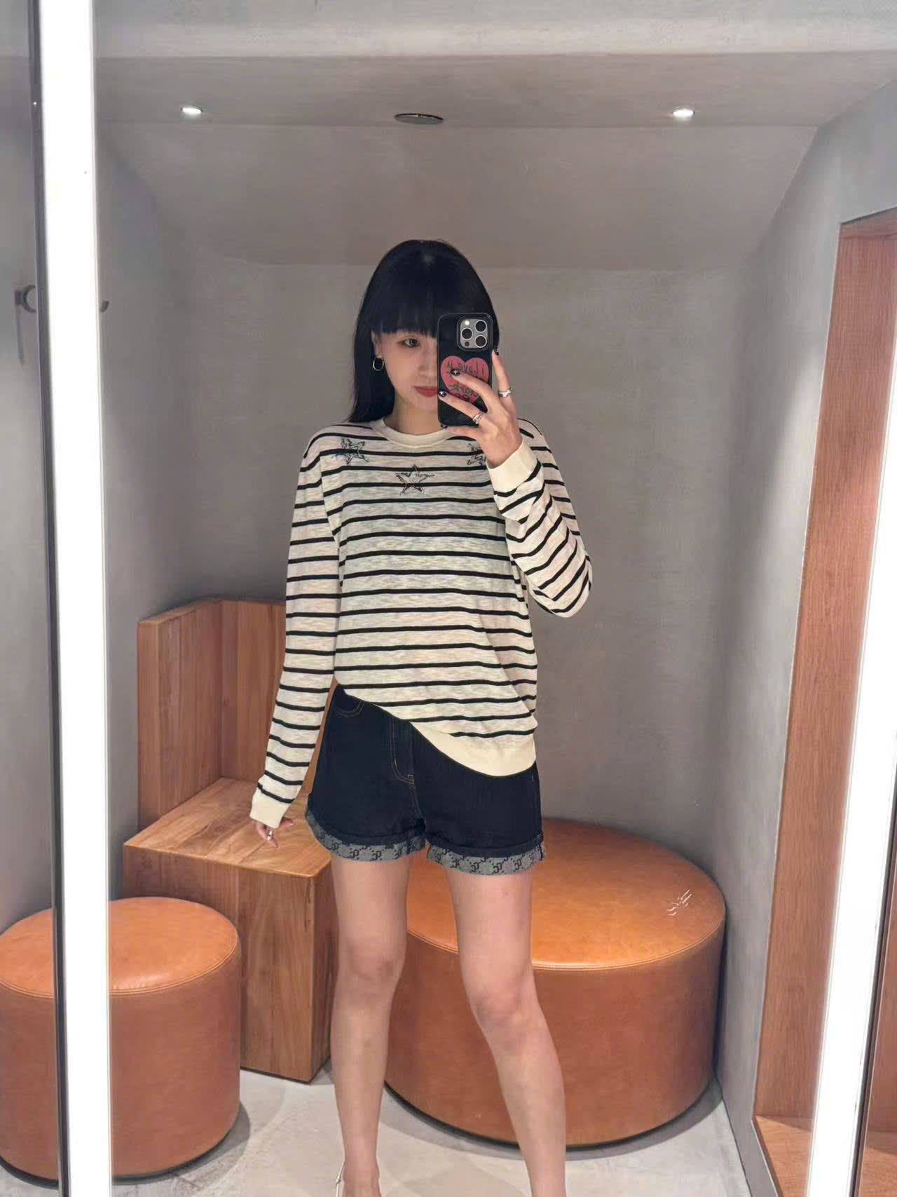  Áo kem kẻ dài tay , 3 ngôi sao ngực 