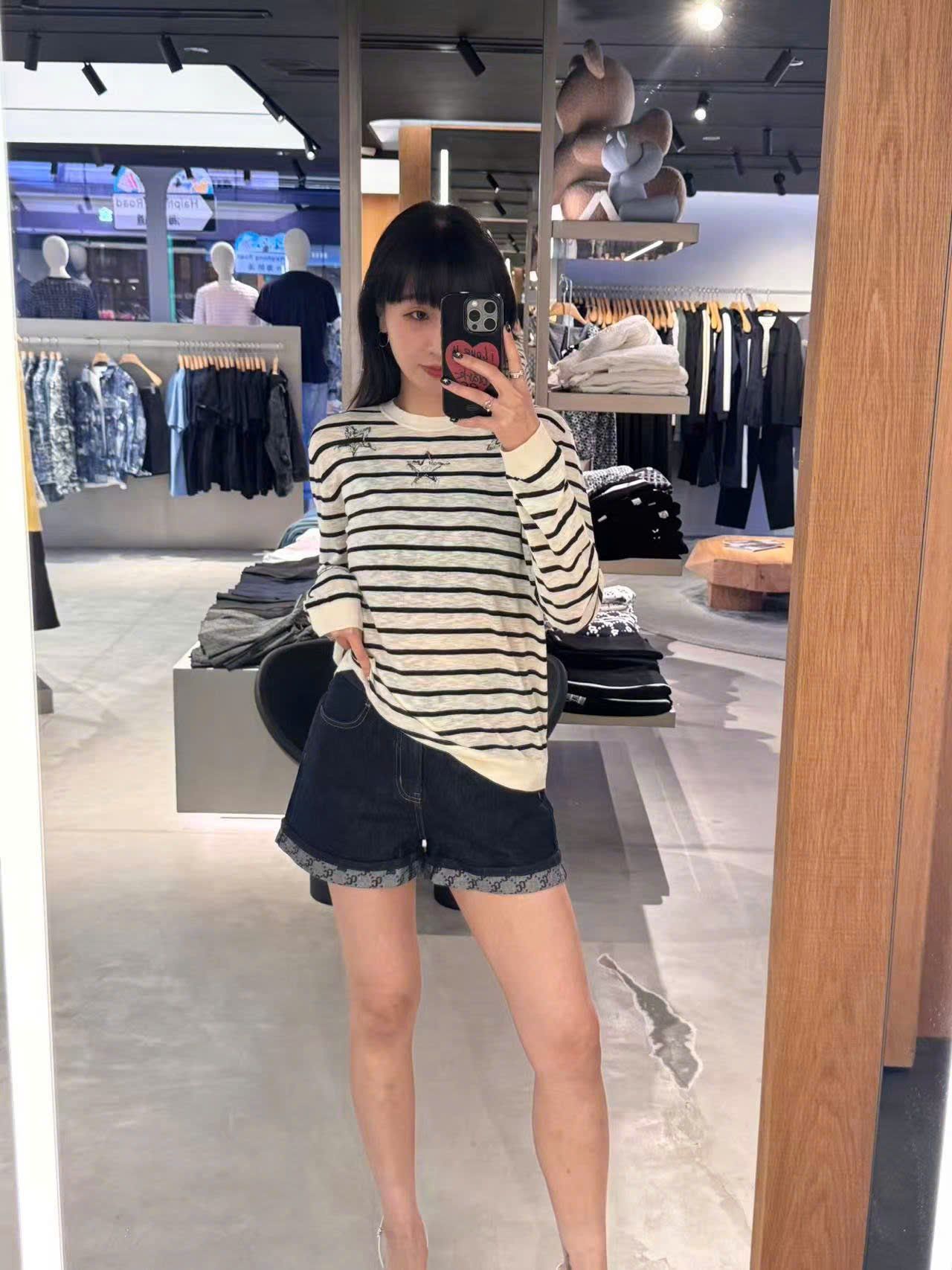  Áo kem kẻ dài tay , 3 ngôi sao ngực 