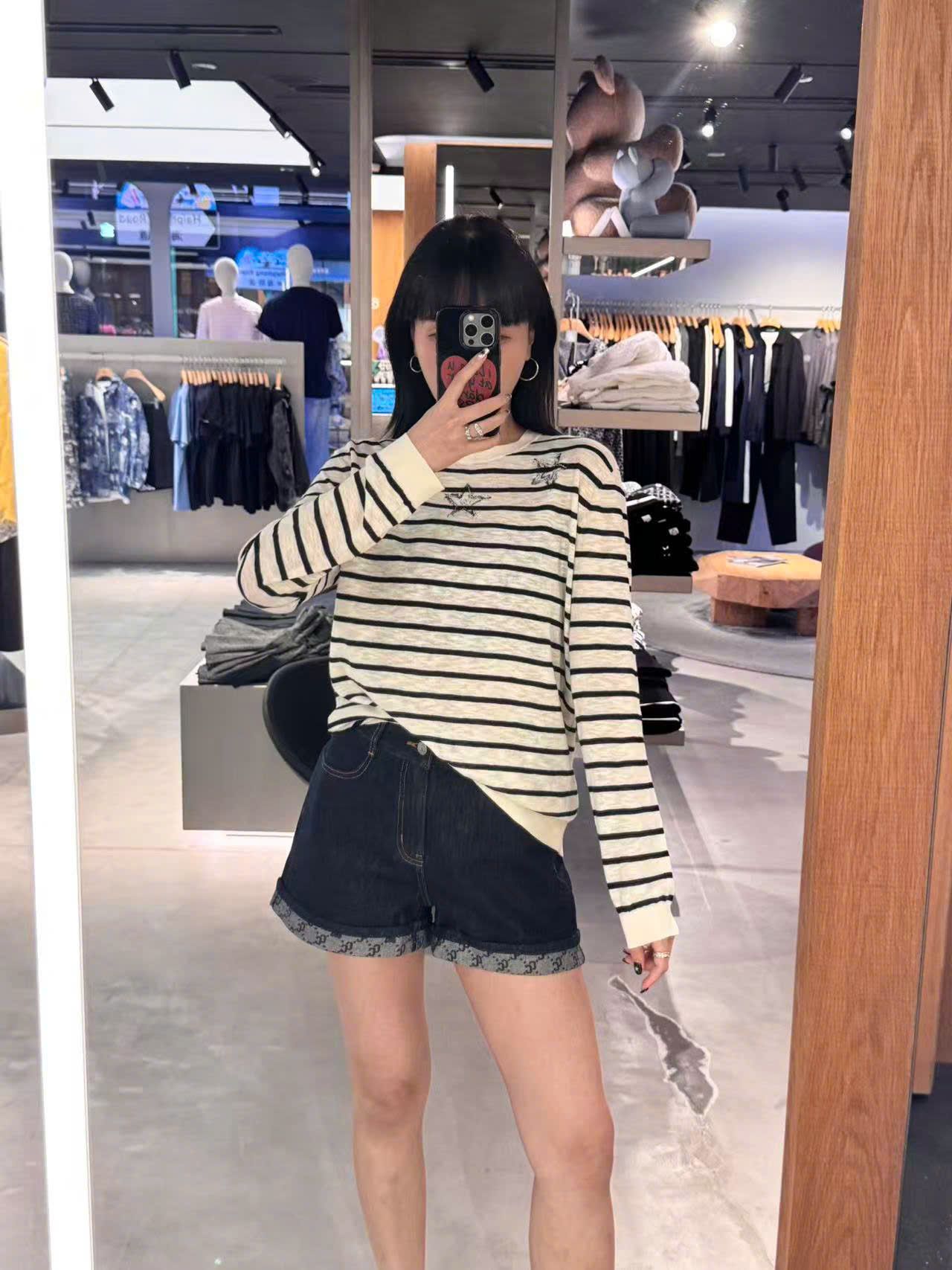  Áo kem kẻ dài tay , 3 ngôi sao ngực 