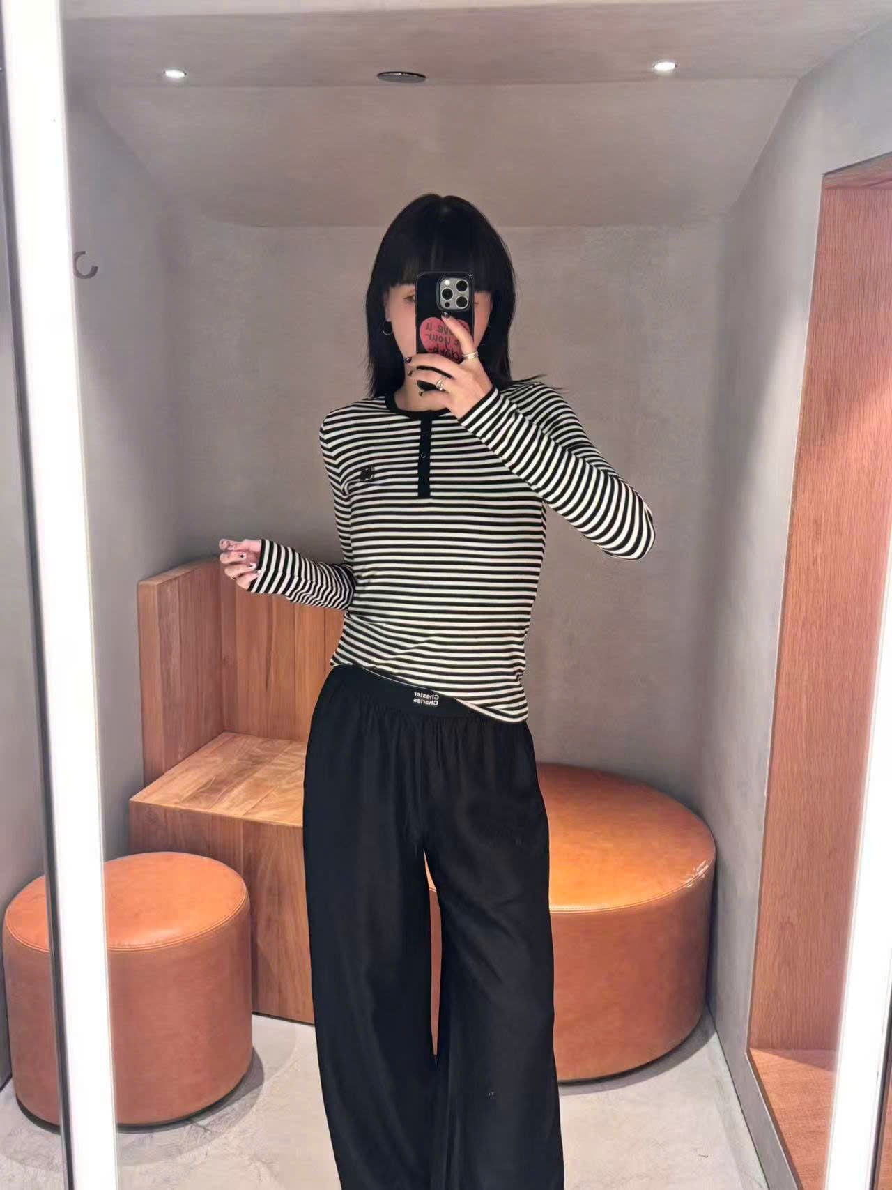  Áo thun kẻ đen trắng cổ cài cúc -nơ đen nhỏ 