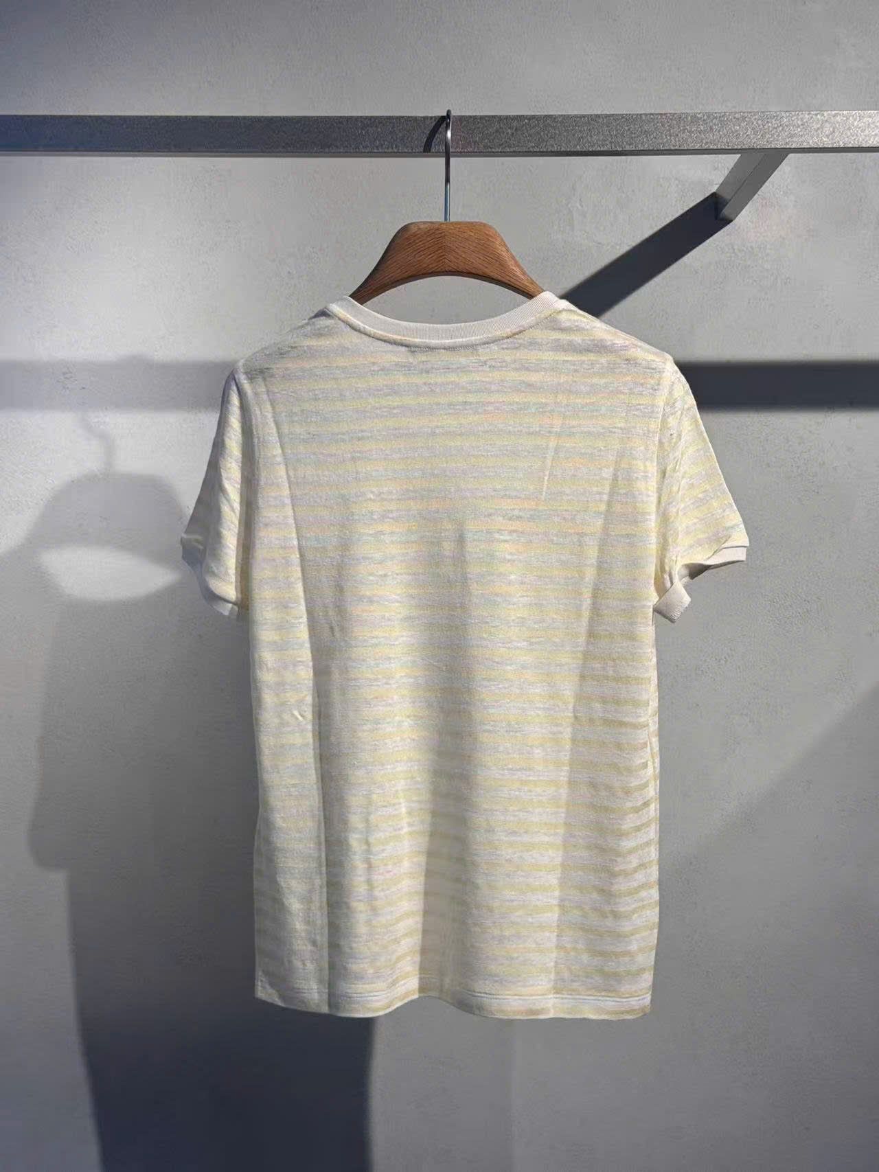  Áo kẻ vàng ngắn tay, ngực gấu ôm sao 