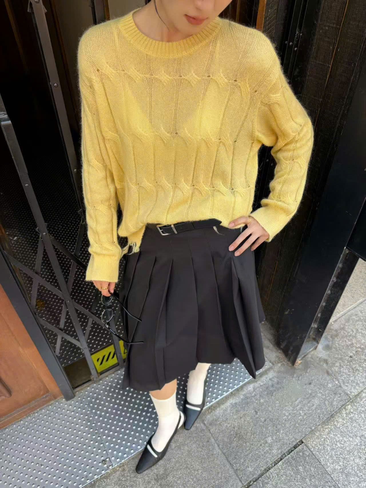  Áo len thừng vàng dài tay , rách gấu 