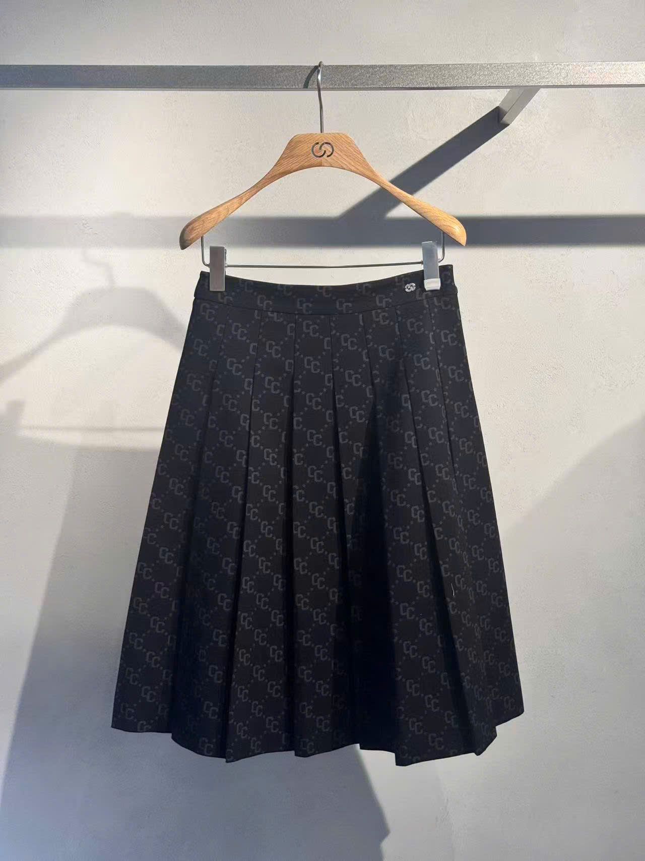 Chân váy đen dáng dài full logo CC 