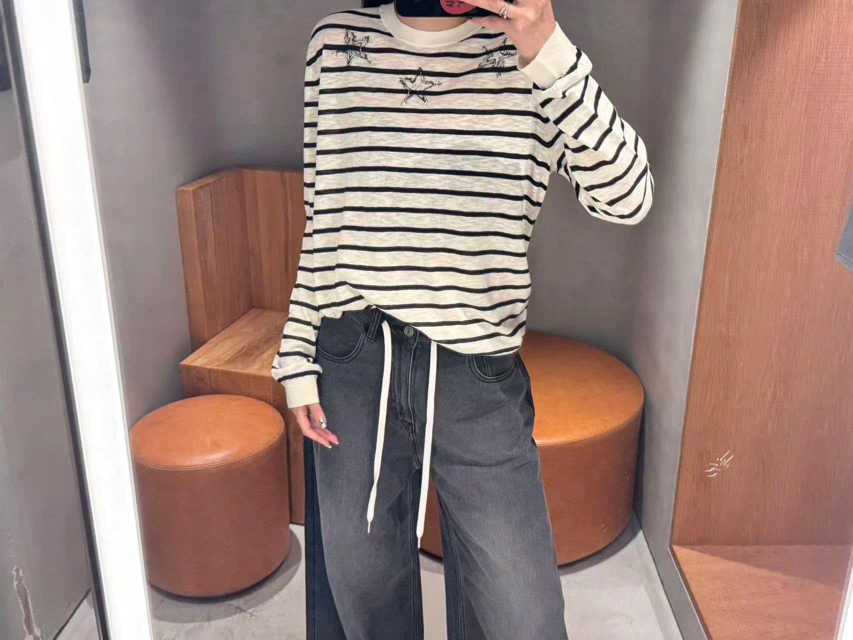  Quần jean đen mài, ống rộng dây rút trắng 