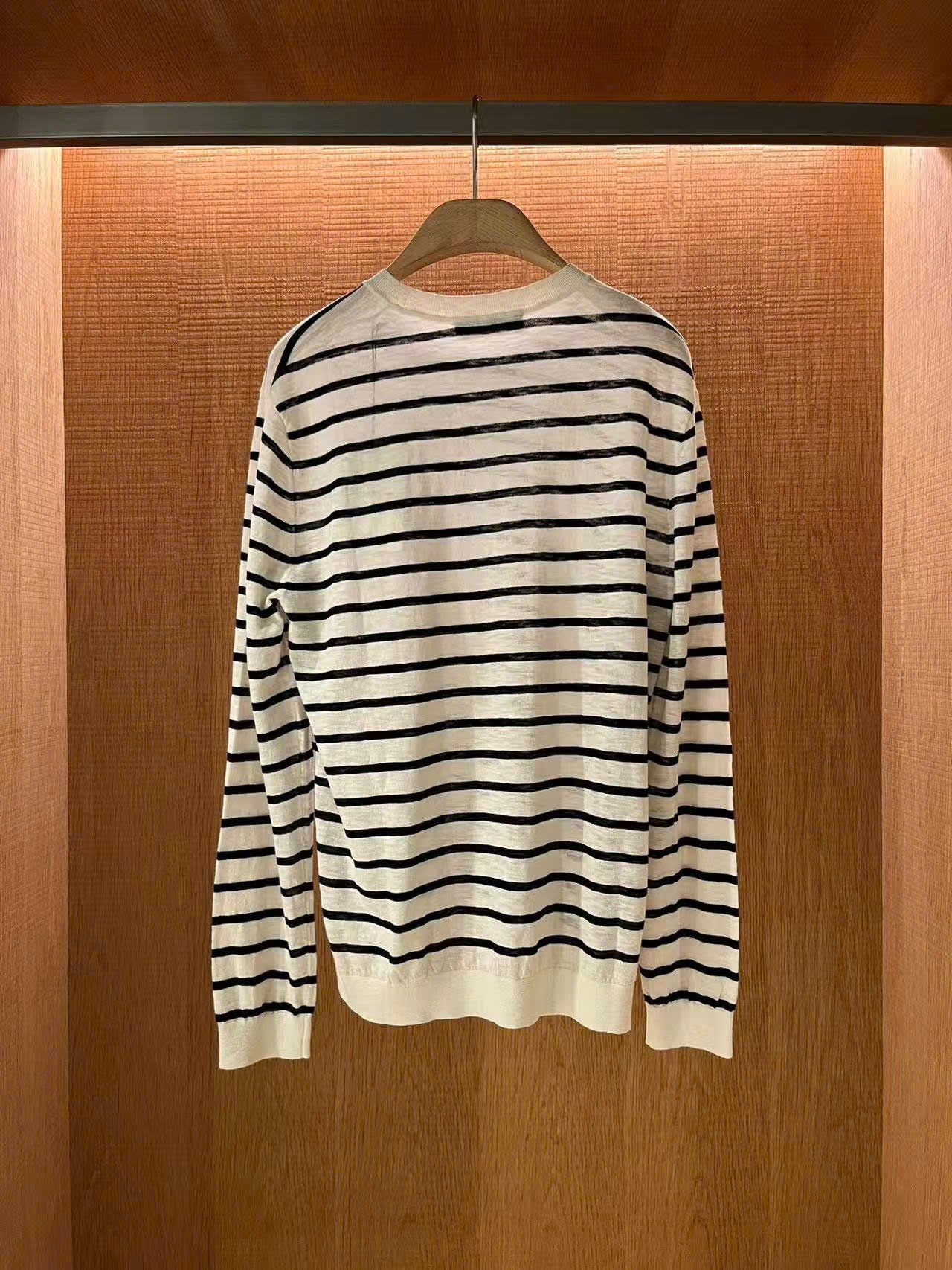  Áo kem kẻ dài tay , 3 ngôi sao ngực 