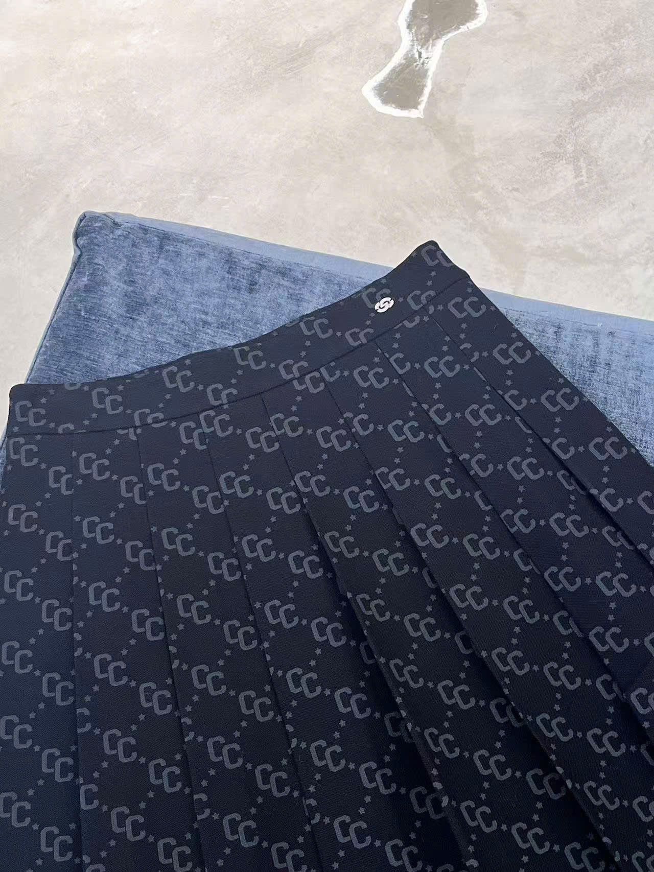  Chân váy đen dáng dài full logo CC 