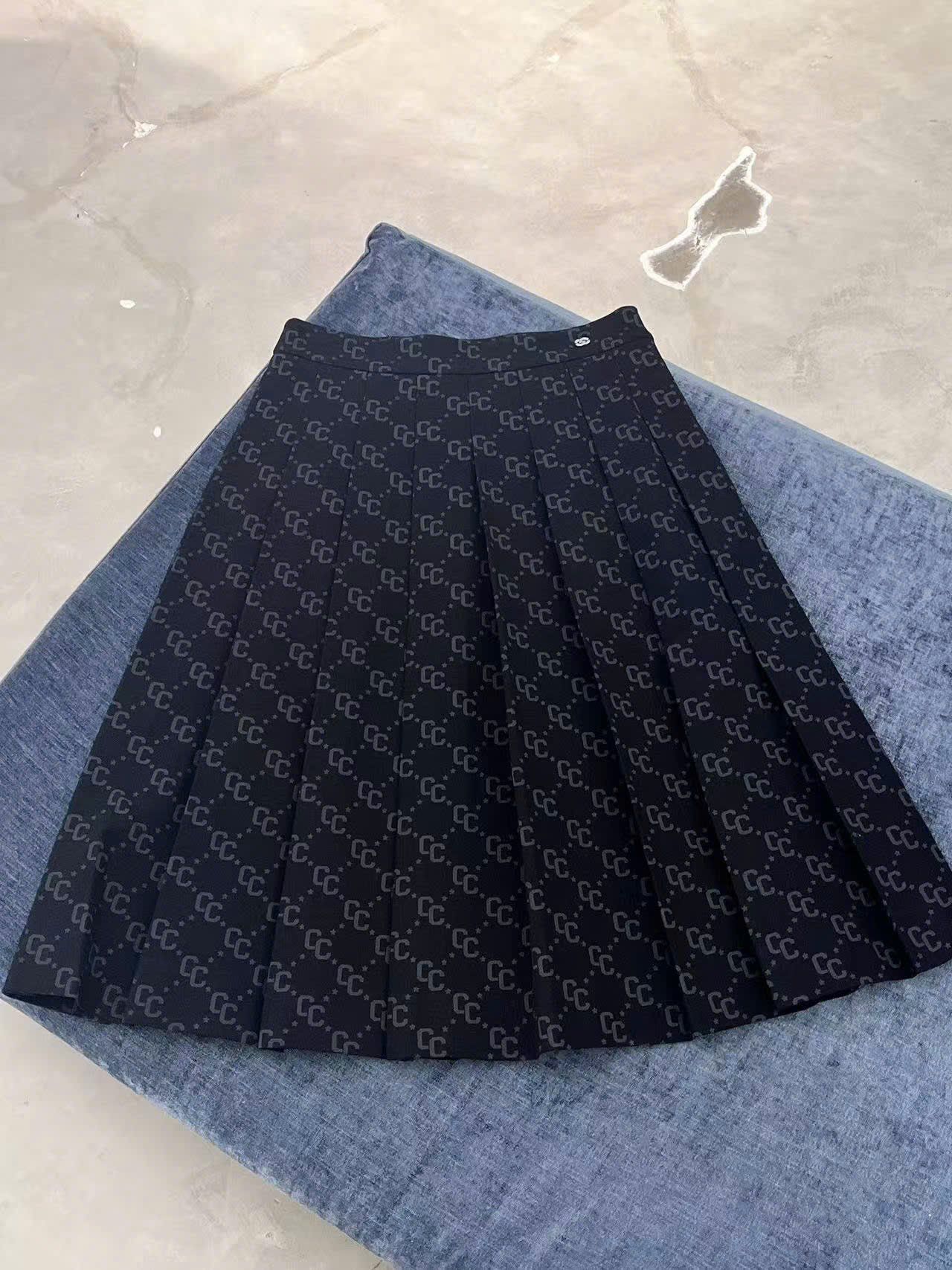  Chân váy đen dáng dài full logo CC 