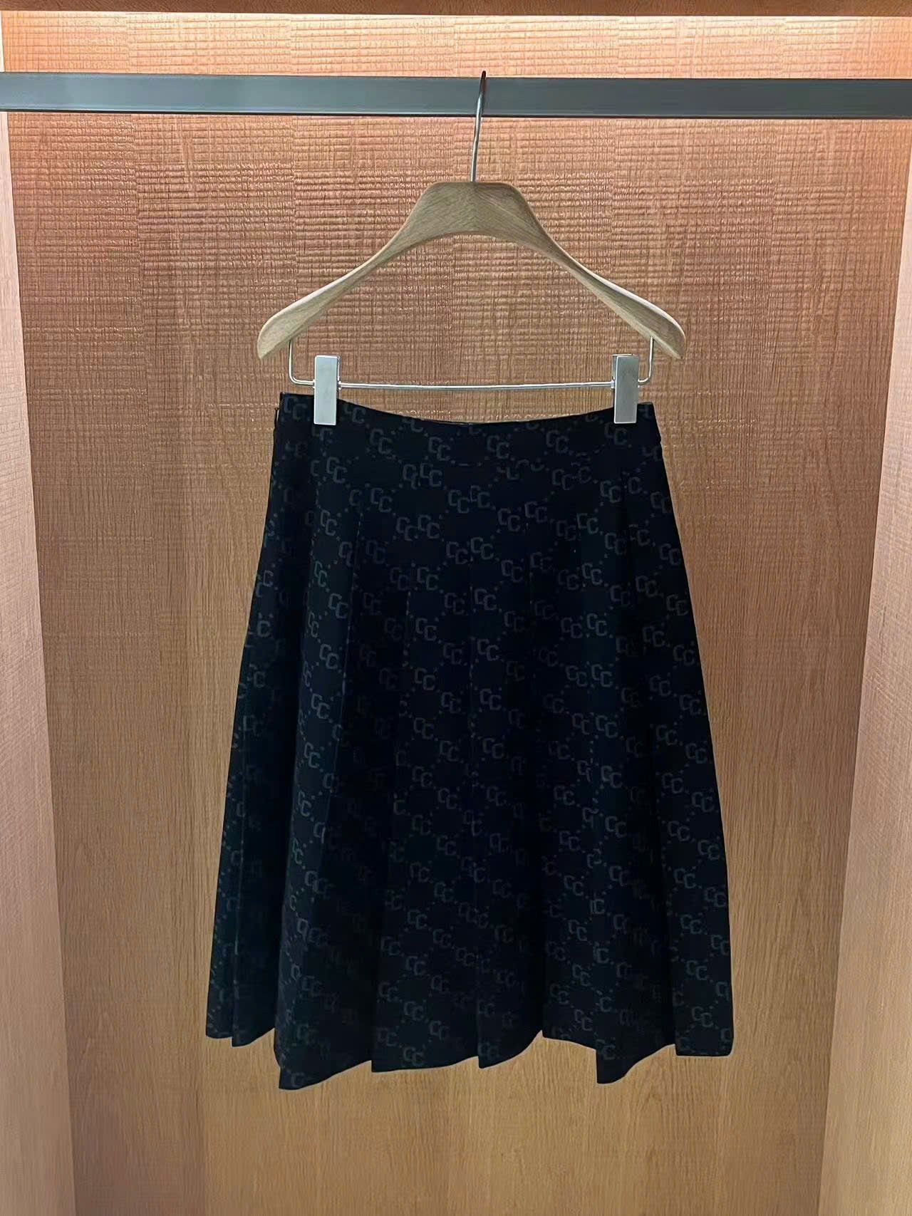  Chân váy đen dáng dài full logo CC 