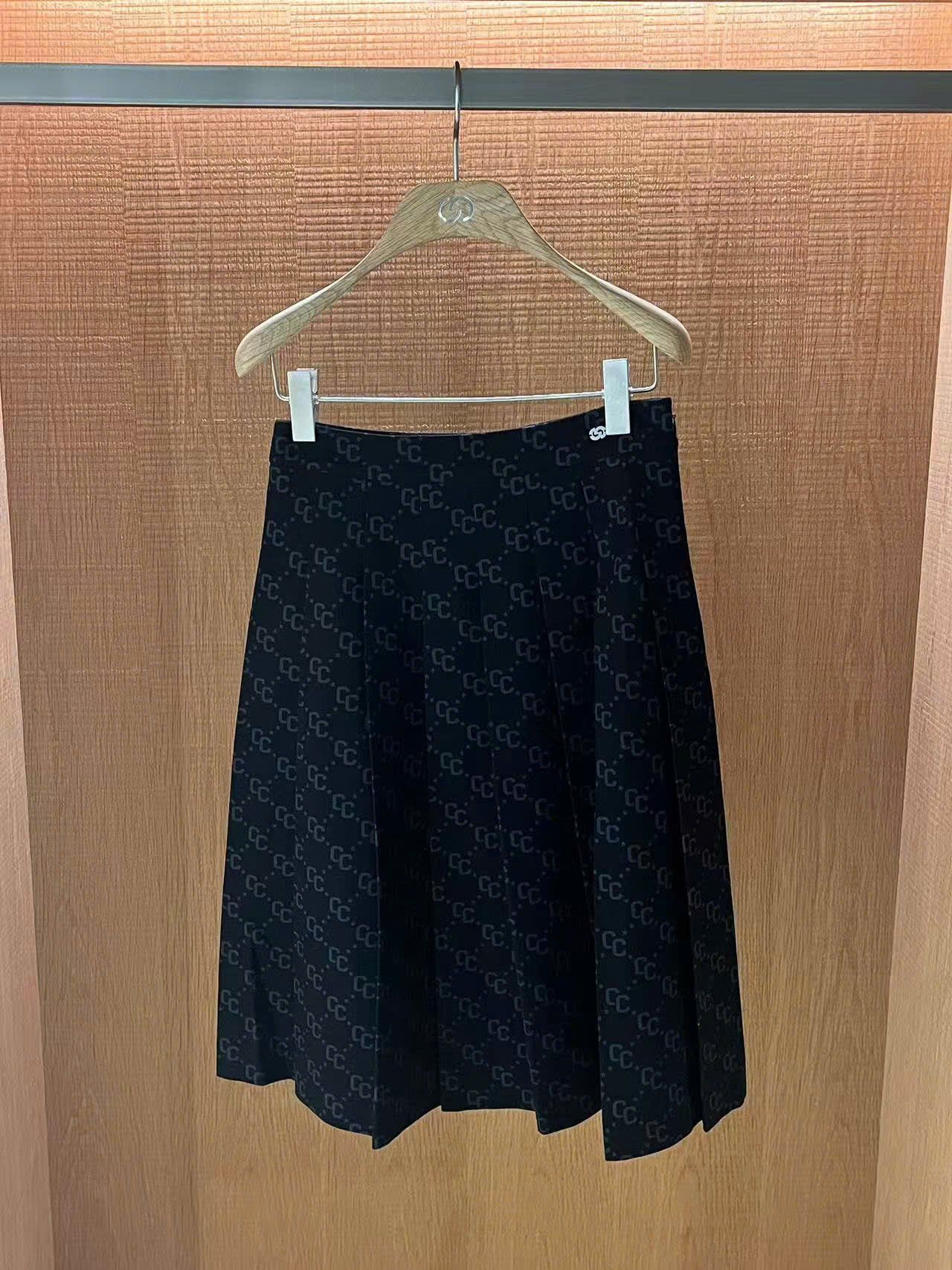  Chân váy đen dáng dài full logo CC 