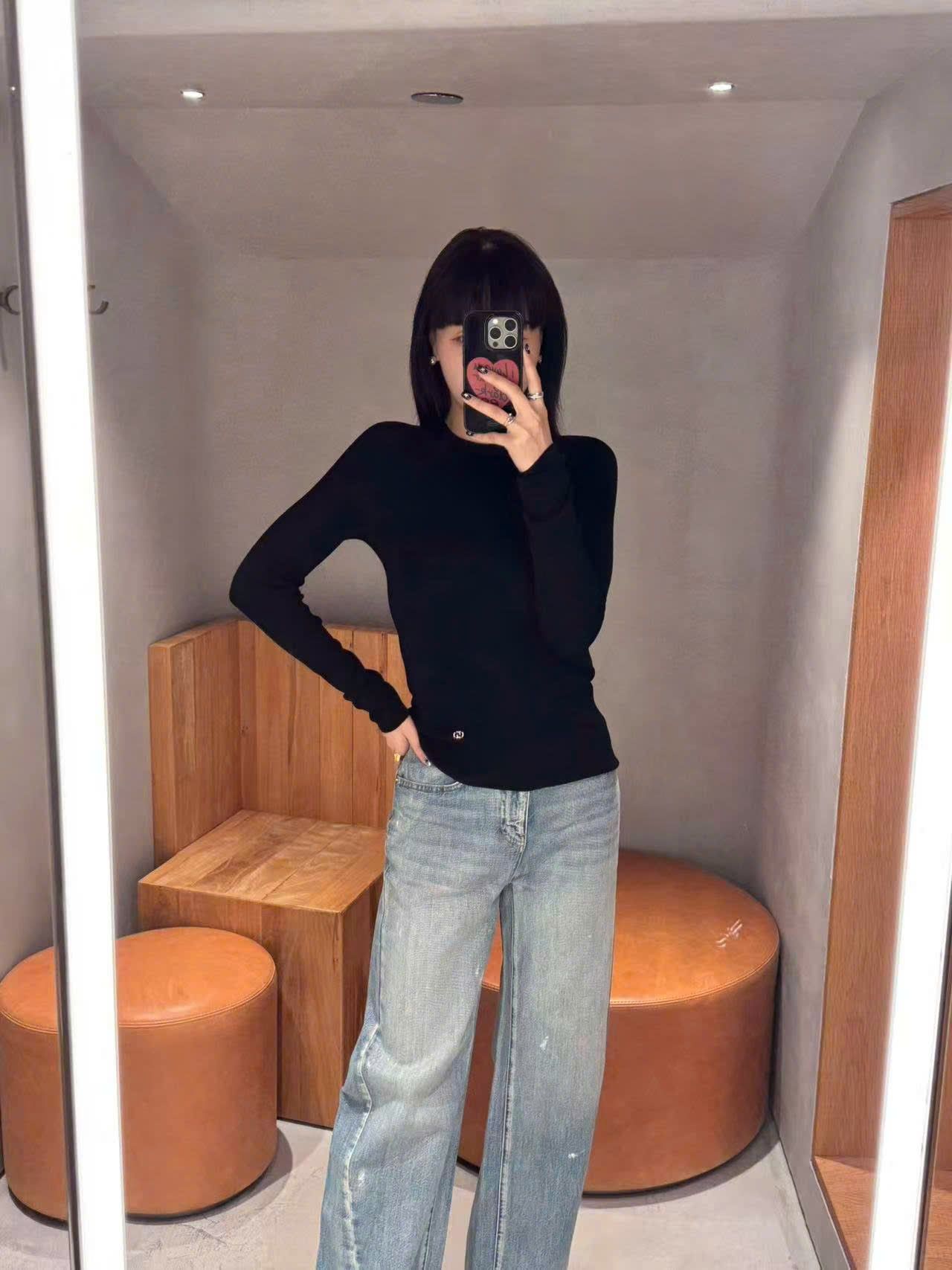  WOOL áo len màu đen dài tay 