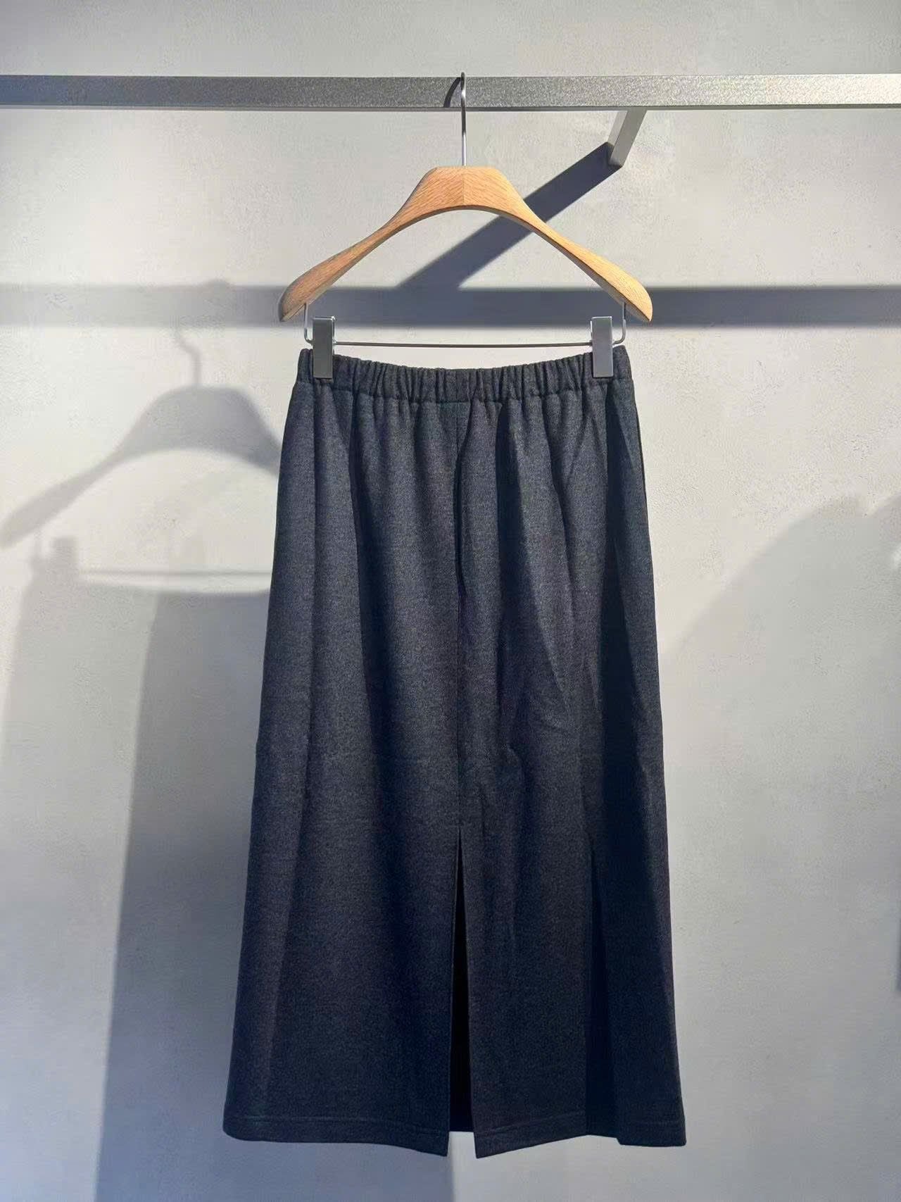  Bộ Áo sơ mi và chân váy dài cạp chun - xanh đen đậm set 