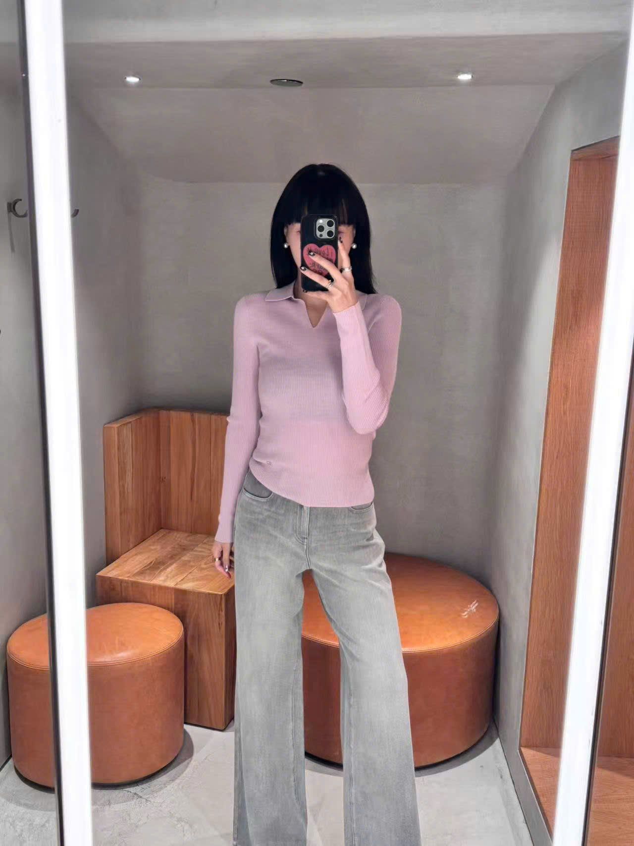  Áo dài tay hồng tím cổ V, logo nhỏ 
