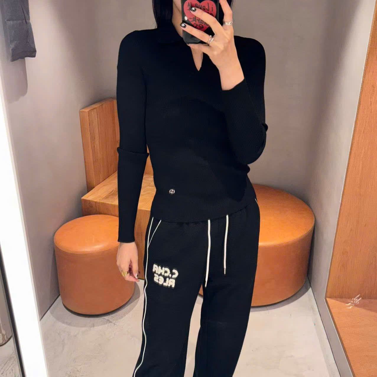  Quần nỉ đen dây rút - Chữ C.Charles trắng set 