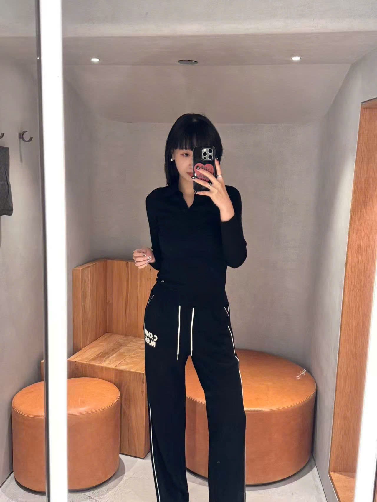  Quần nỉ đen dây rút - Chữ C.Charles trắng set 