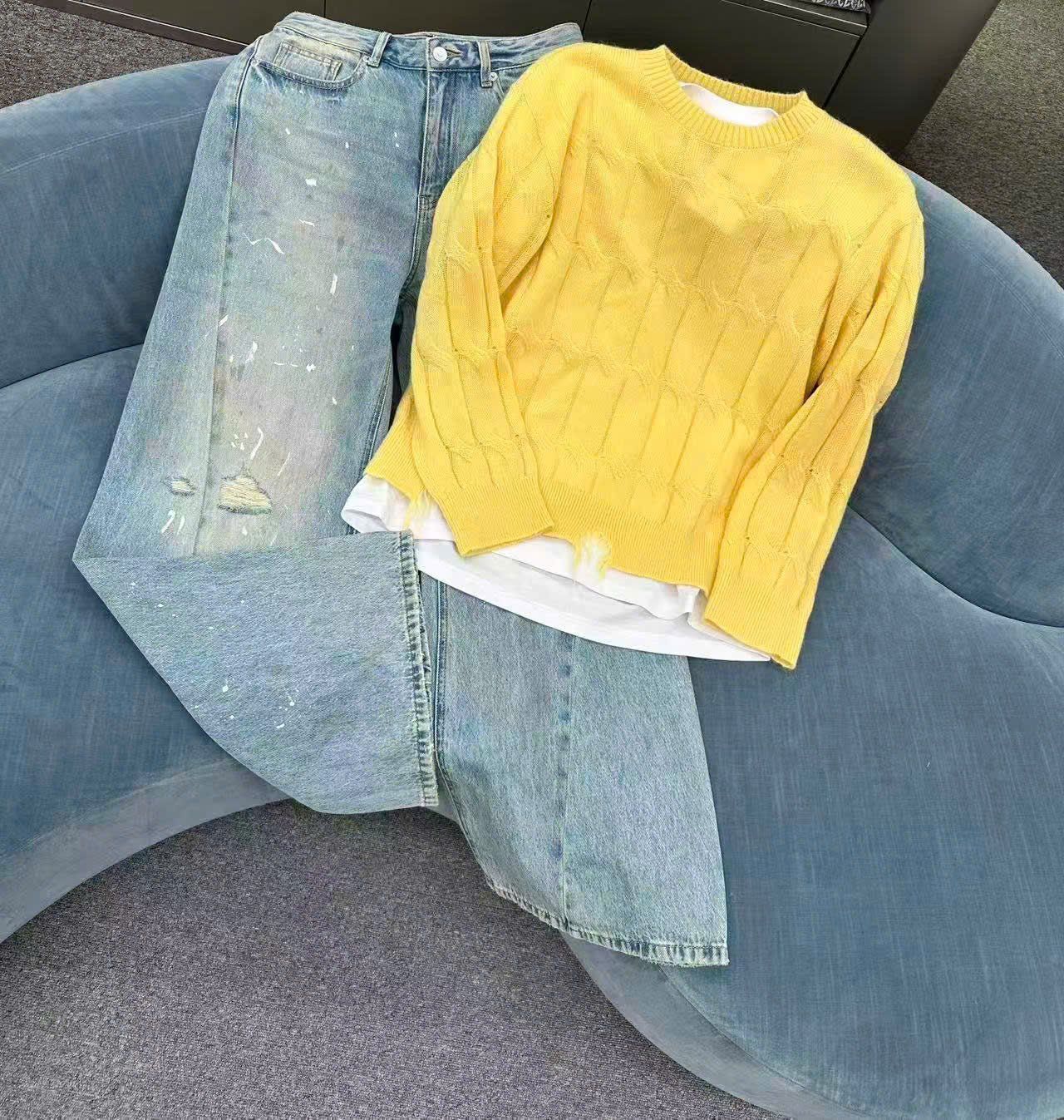  Áo len thừng vàng dài tay , rách gấu 