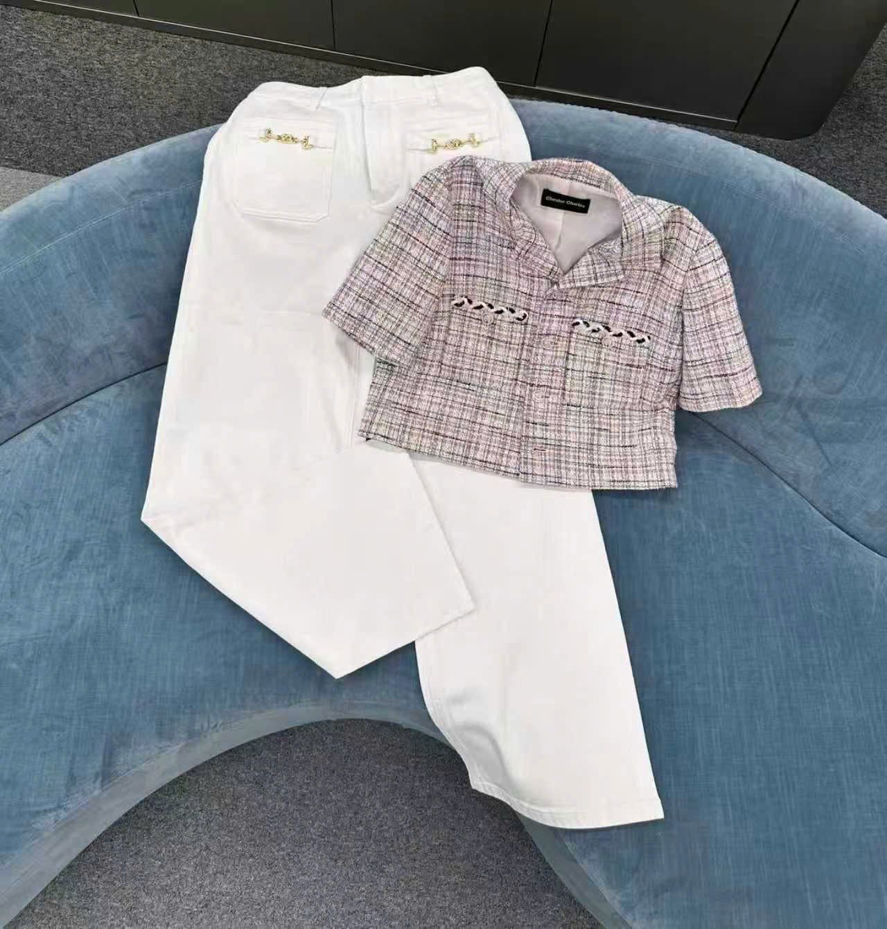  Quần jean trắng, xích vàng 