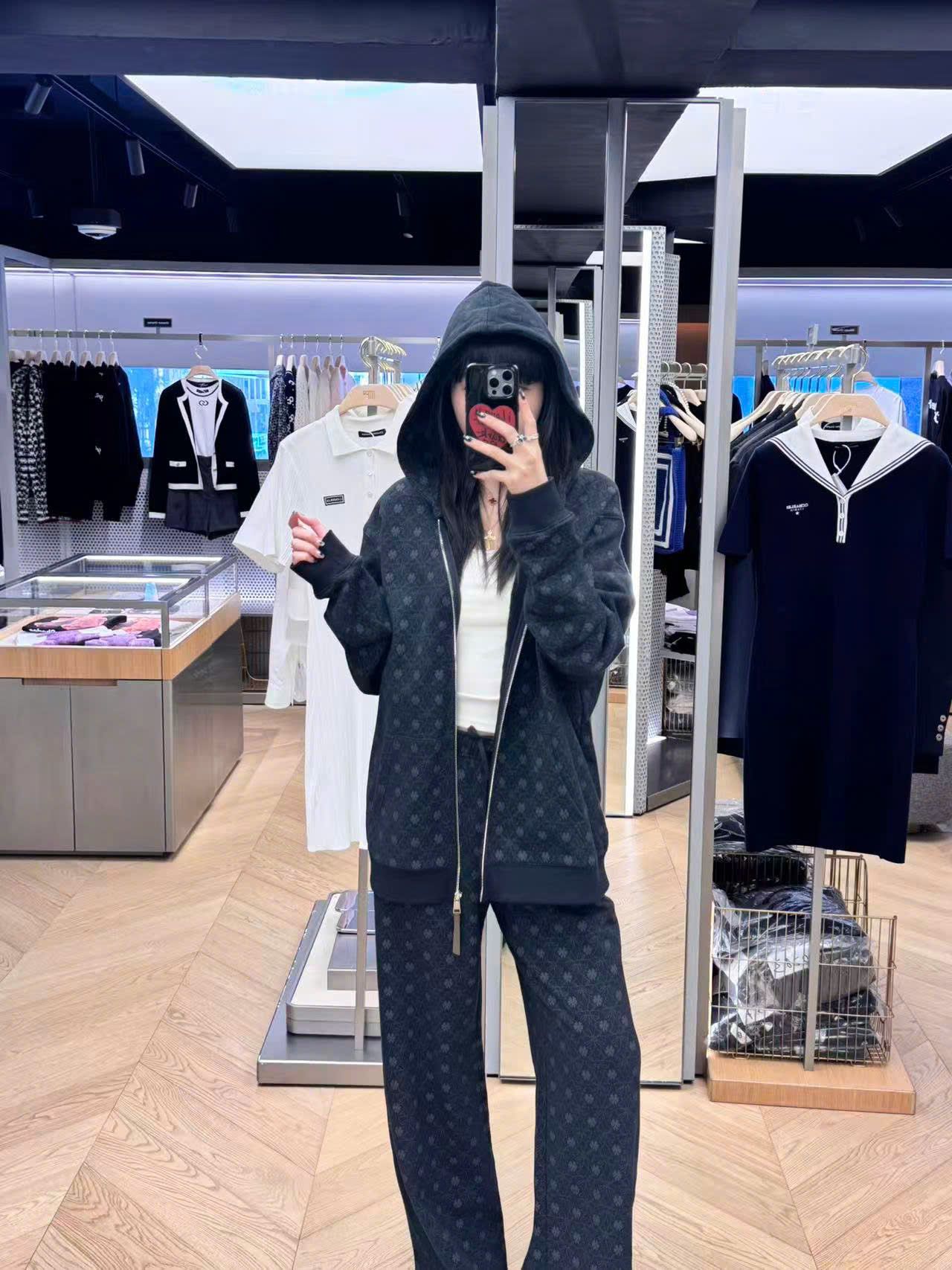  Áo khoác đen CH kéo khóa có mũ 