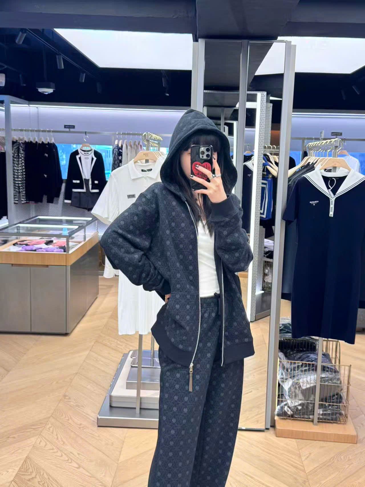  Áo khoác đen CH kéo khóa có mũ 