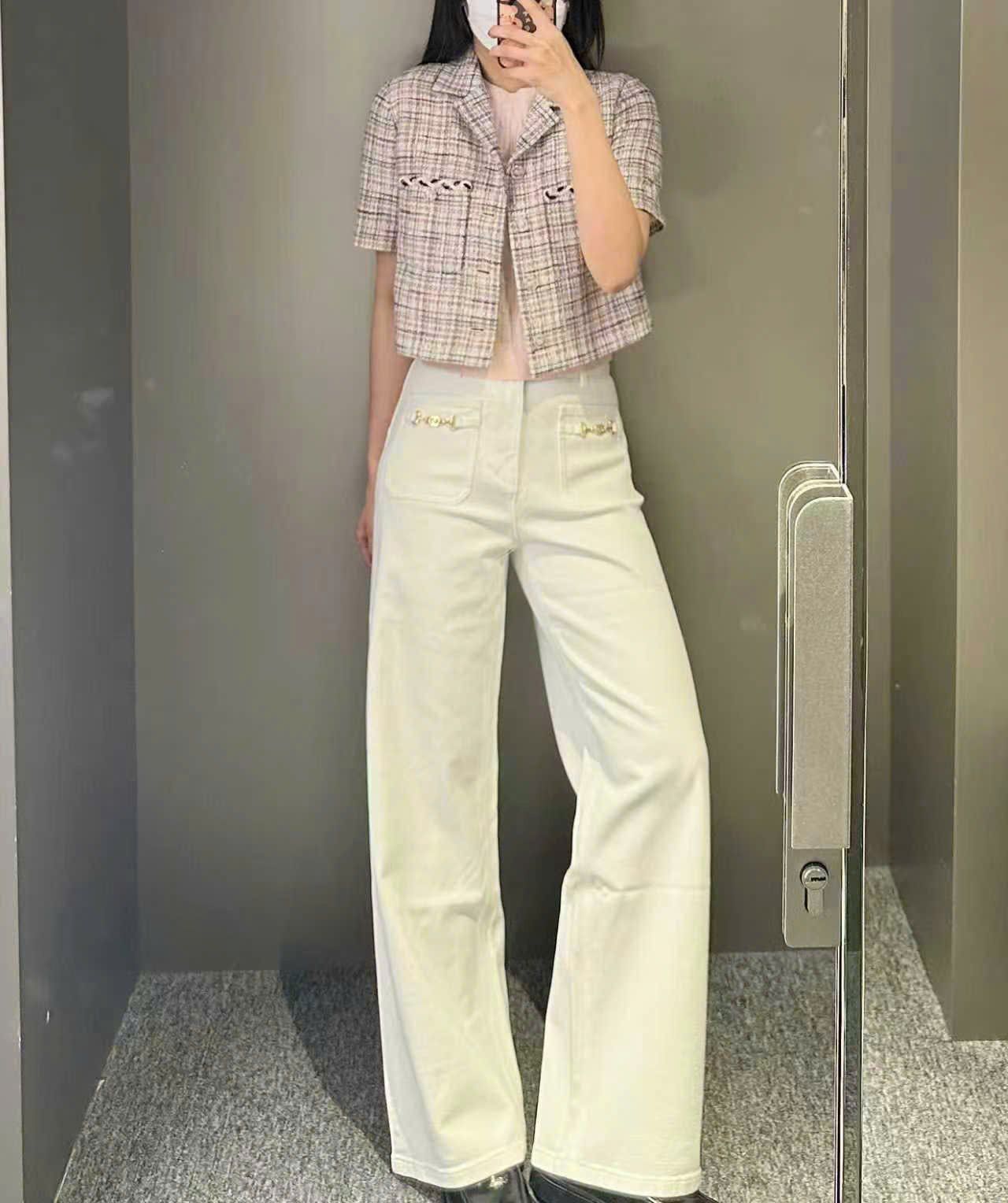  Quần jean trắng, xích vàng 