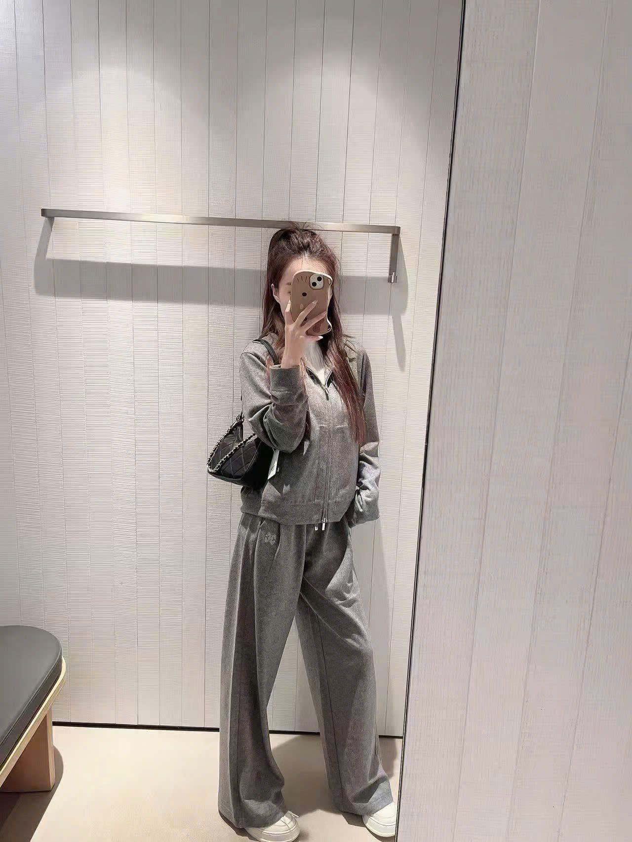  Áo khoác len xám có mũ , logo CC lồng 1 bên (SET) 