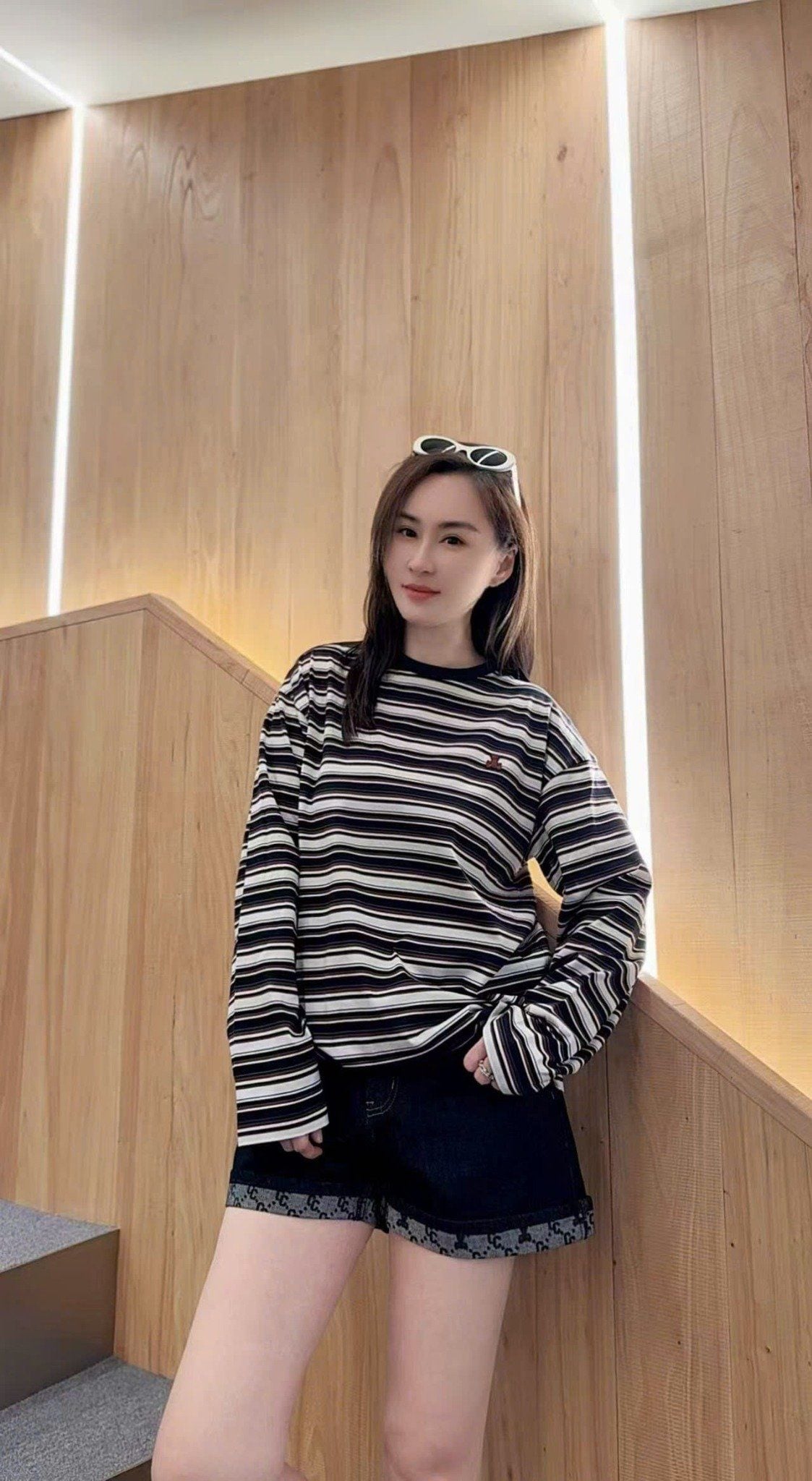  Áo thun kẻ ngang gấu hồng nhỏ trước ngực 